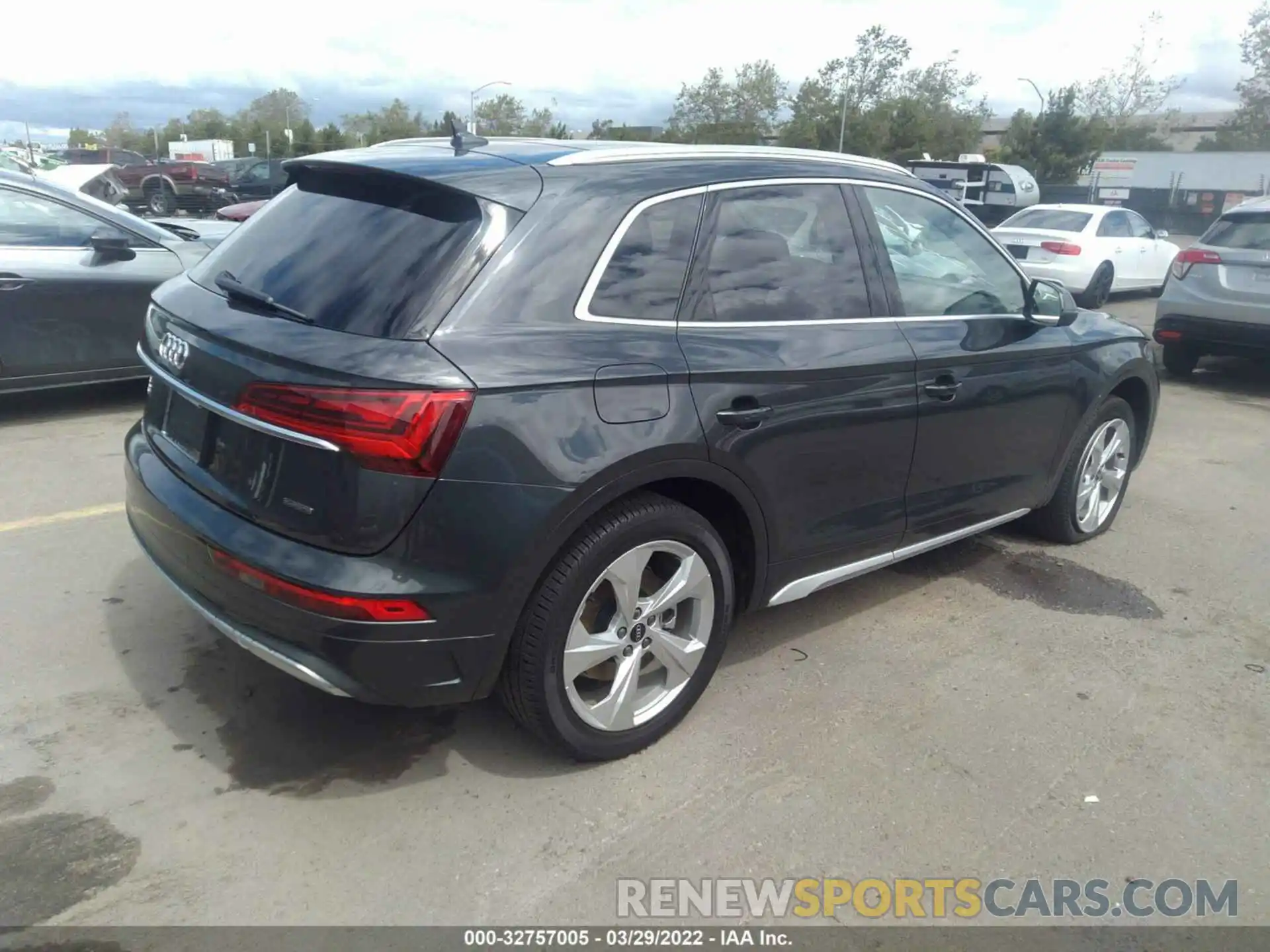 4 Photograph of a damaged car WA1BAAFY0M2025798 AUDI Q5 2021