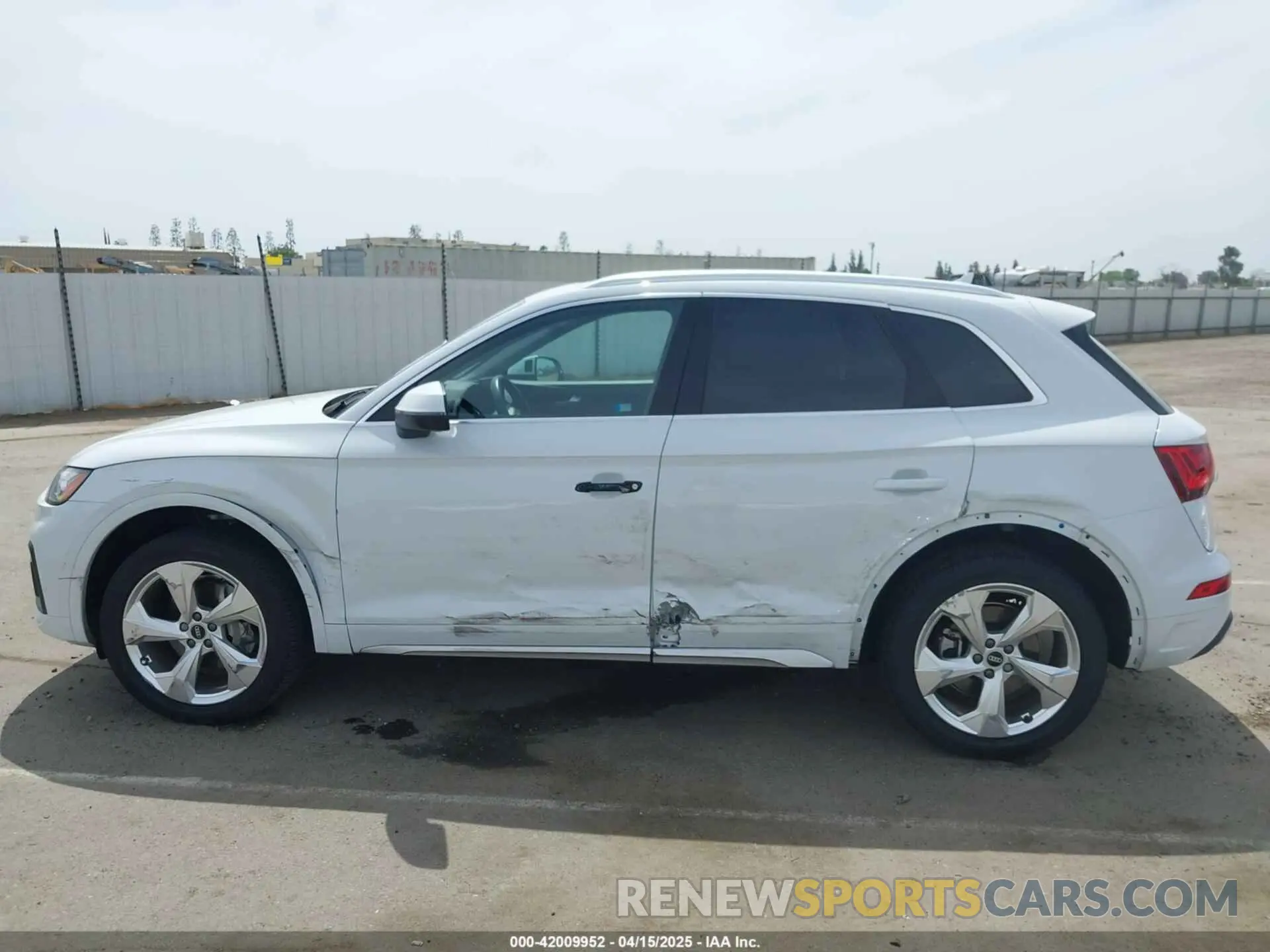 14 Photograph of a damaged car WA1BAAFY0M2069879 AUDI Q5 2021