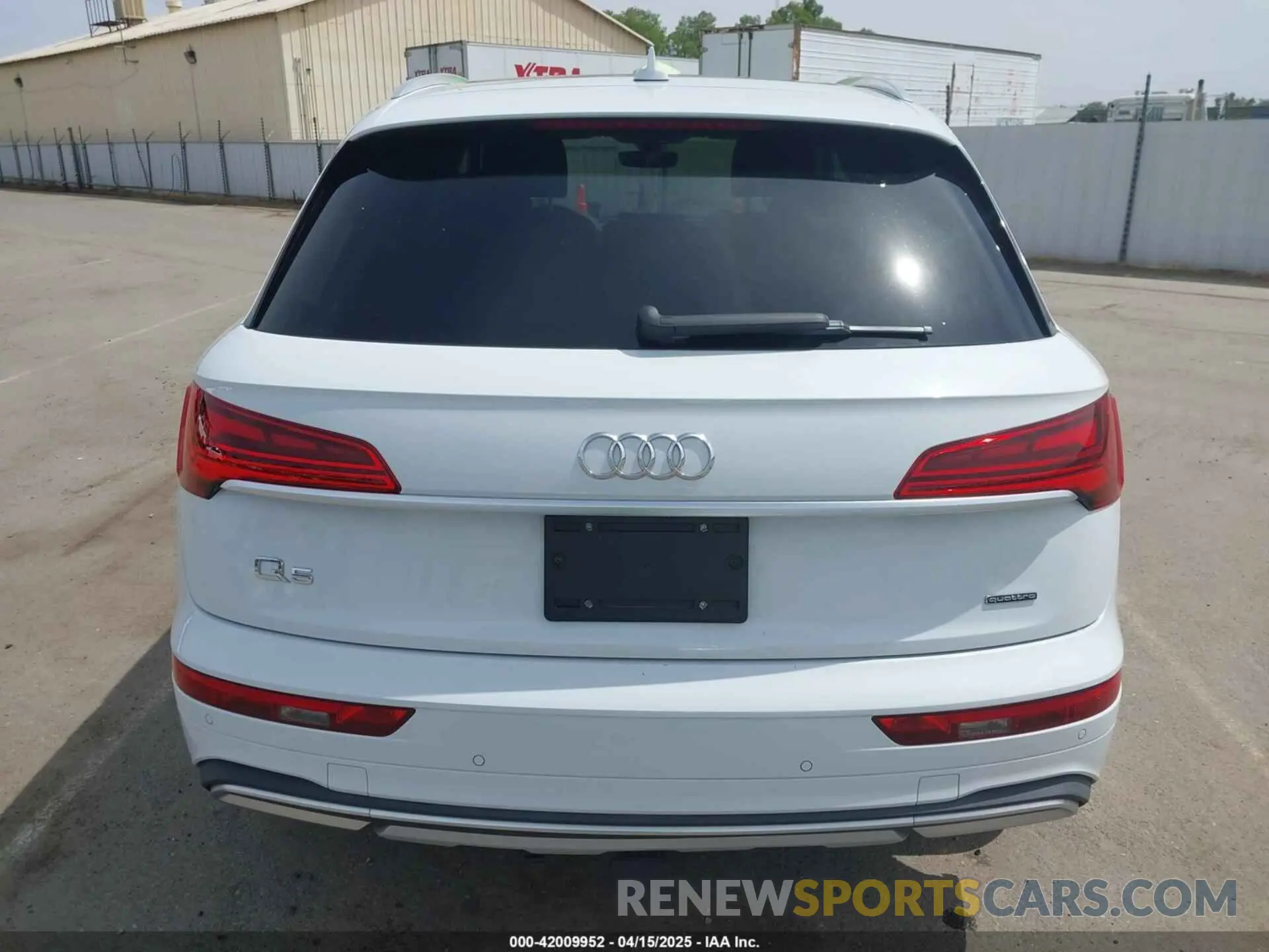16 Photograph of a damaged car WA1BAAFY0M2069879 AUDI Q5 2021