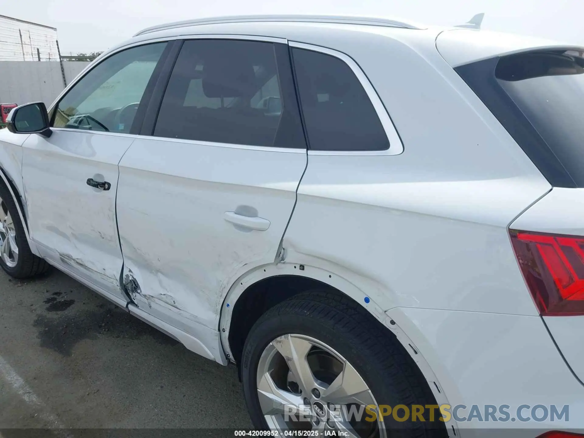 17 Photograph of a damaged car WA1BAAFY0M2069879 AUDI Q5 2021
