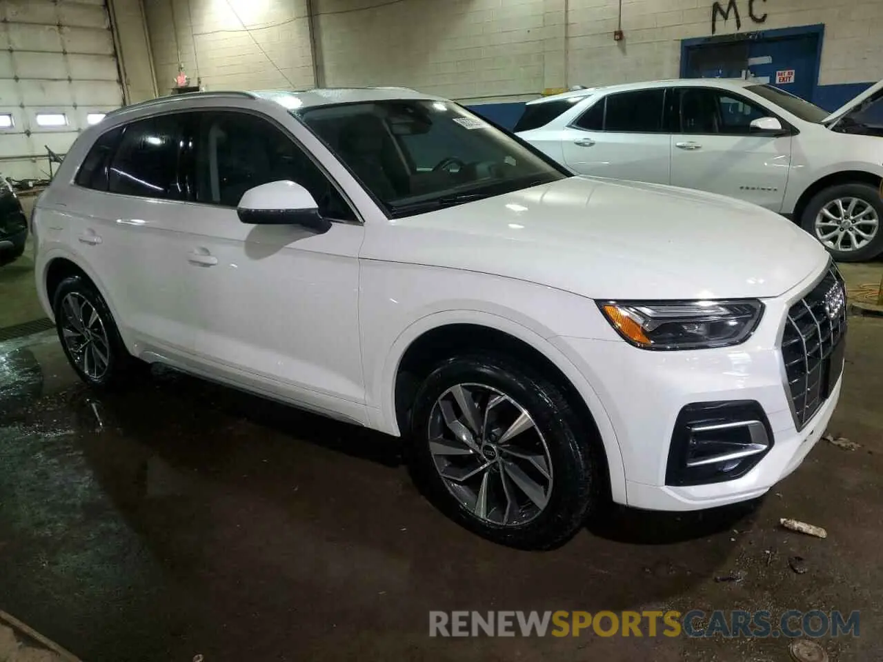 4 Photograph of a damaged car WA1BAAFY0M2125917 AUDI Q5 2021