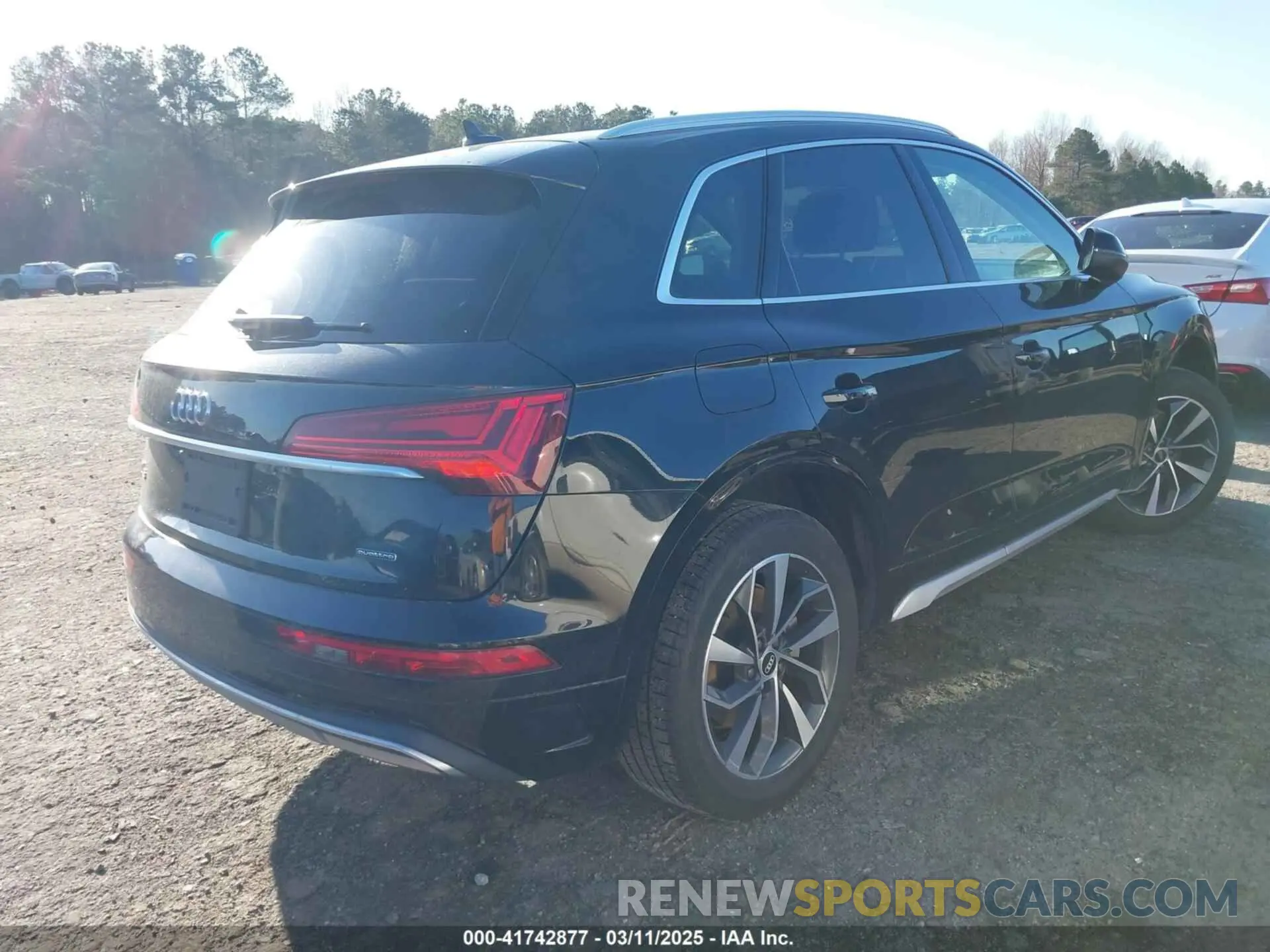 4 Photograph of a damaged car WA1BAAFY0M2127165 AUDI Q5 2021