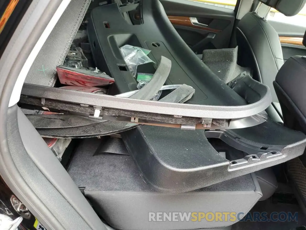 11 Photograph of a damaged car WA1BAAFY1M2016401 AUDI Q5 2021