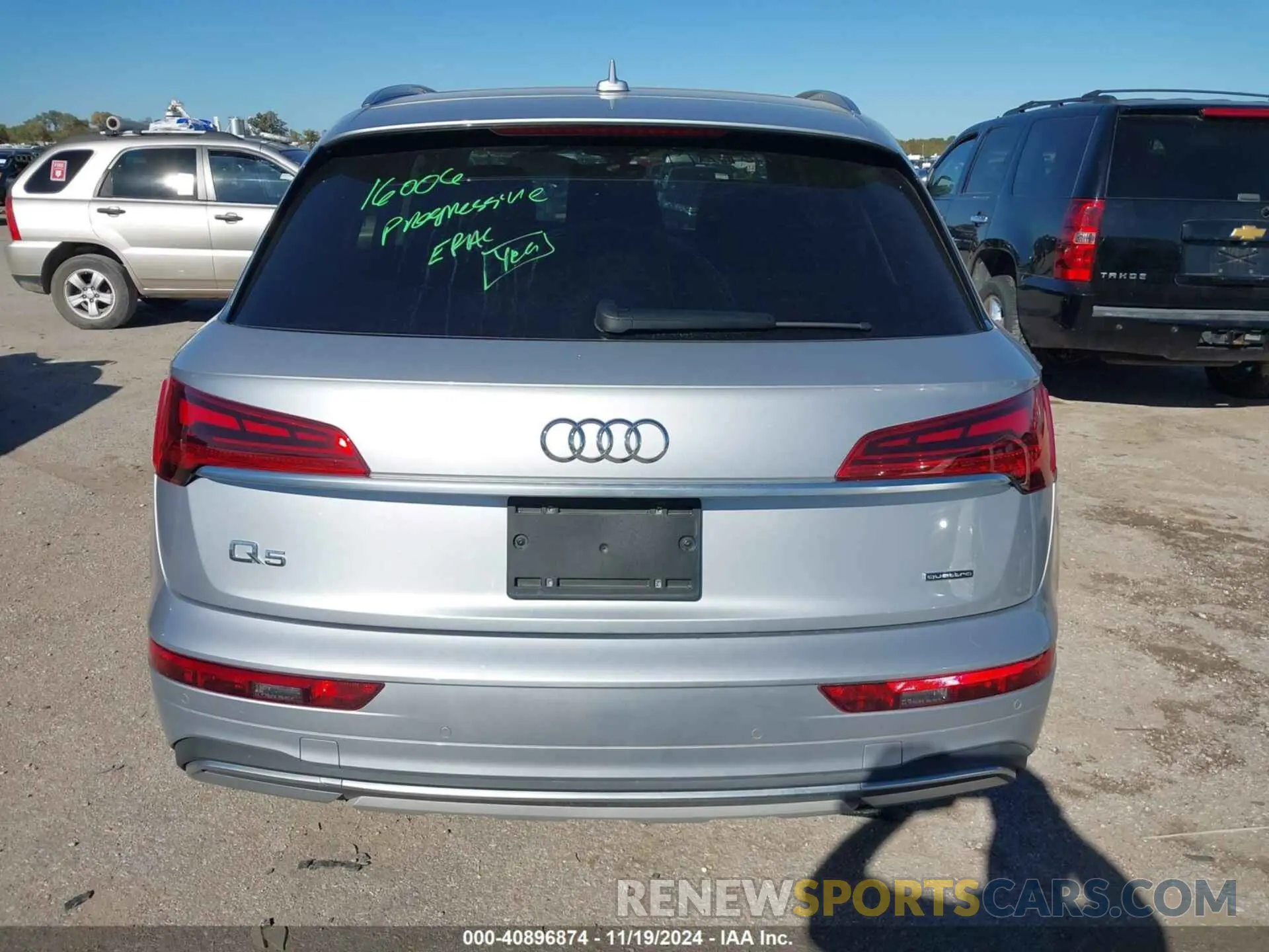 16 Photograph of a damaged car WA1BAAFY1M2055571 AUDI Q5 2021