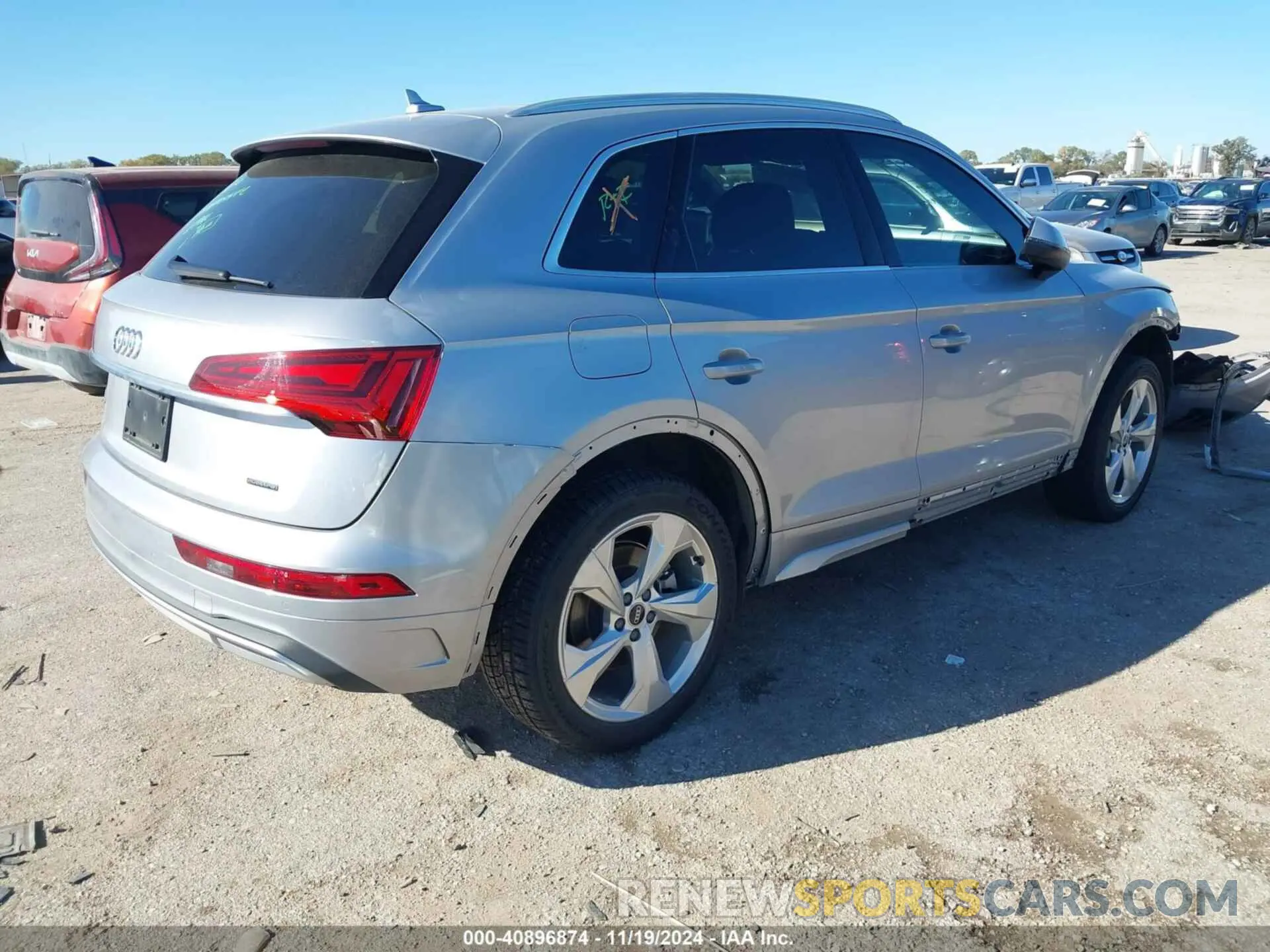 4 Photograph of a damaged car WA1BAAFY1M2055571 AUDI Q5 2021