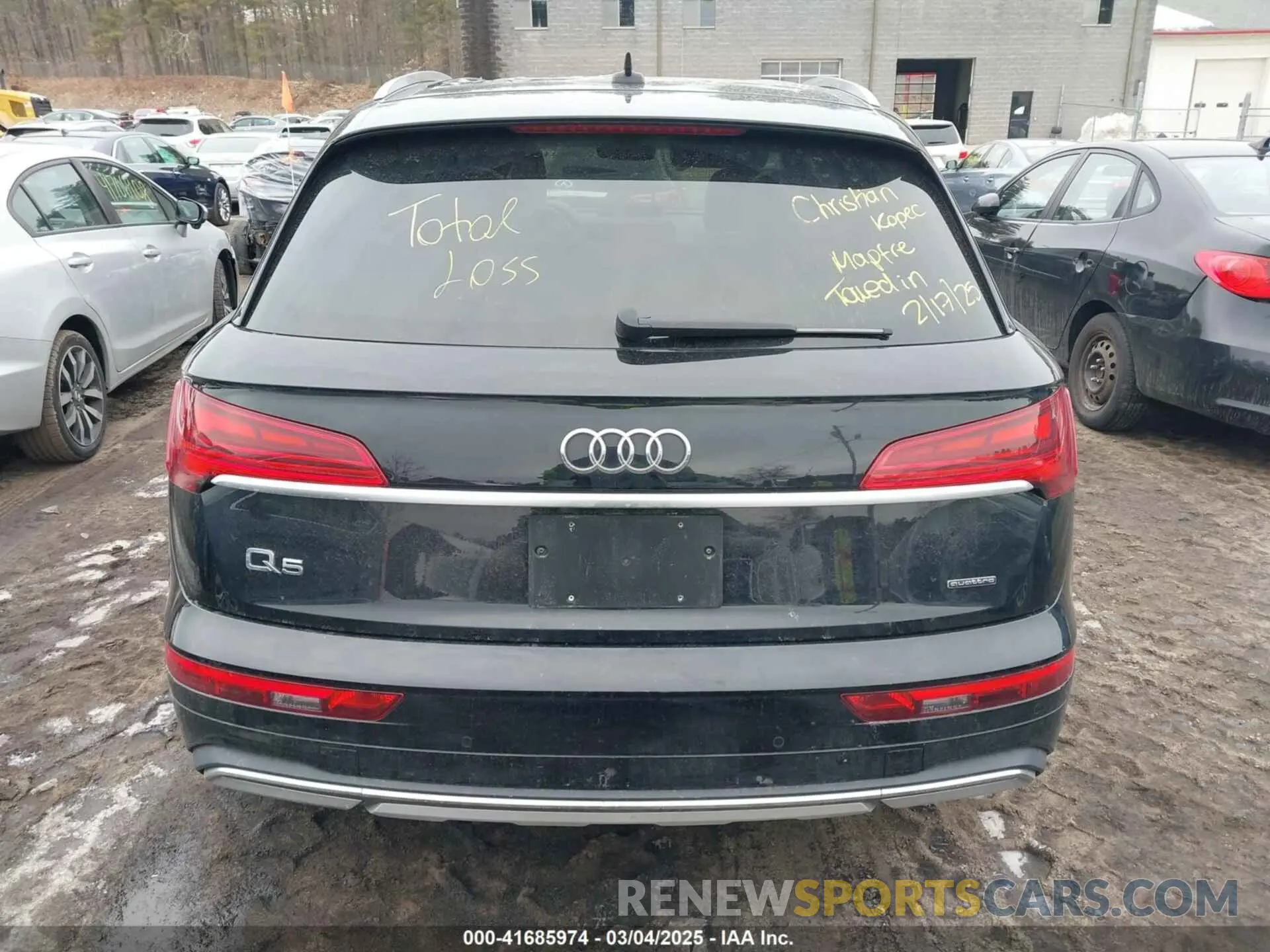 16 Photograph of a damaged car WA1BAAFY1M2113680 AUDI Q5 2021