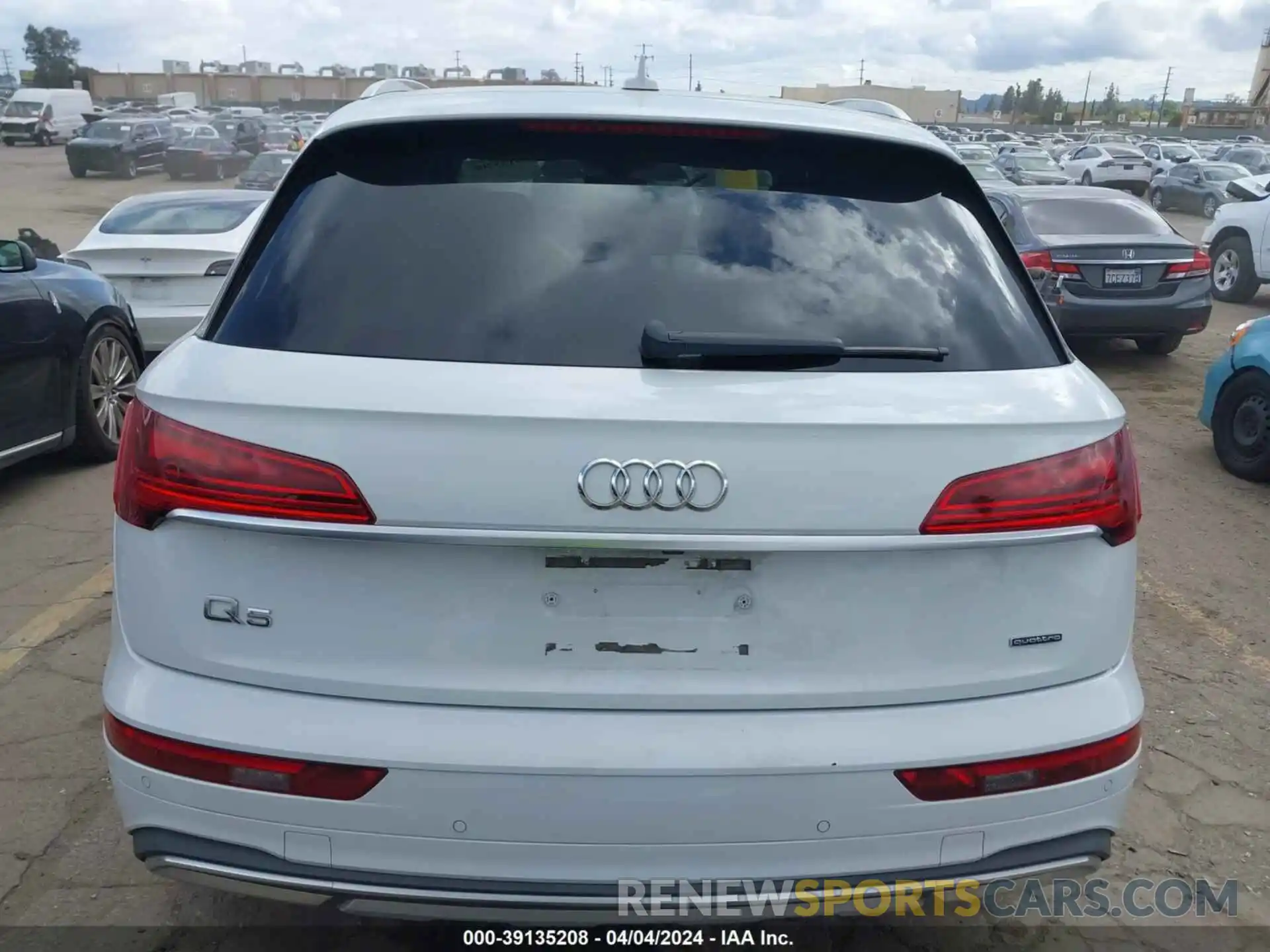 17 Photograph of a damaged car WA1BAAFY1M2133928 AUDI Q5 2021