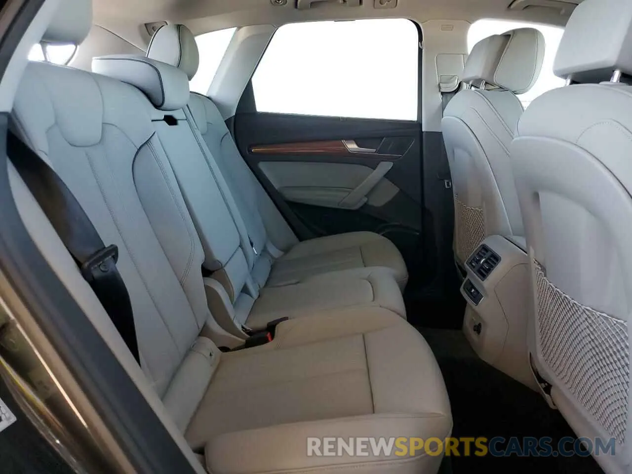 11 Photograph of a damaged car WA1BAAFY2M2046989 AUDI Q5 2021
