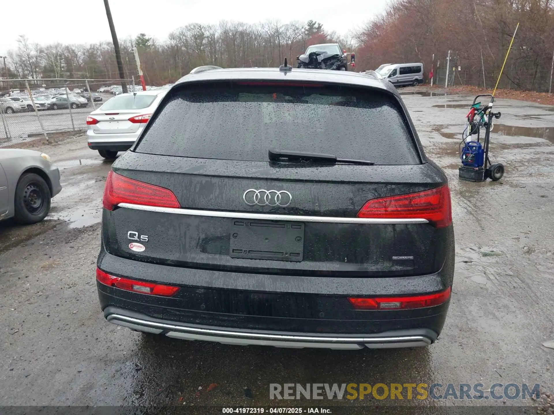 17 Photograph of a damaged car WA1BAAFY2M2052680 AUDI Q5 2021