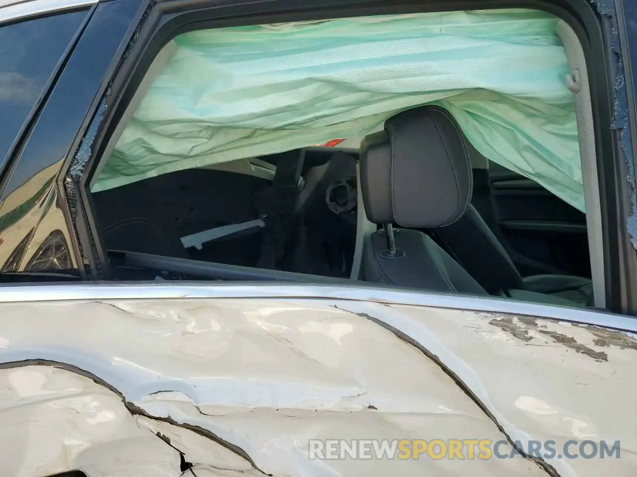10 Photograph of a damaged car WA1BAAFY2M2060195 AUDI Q5 2021
