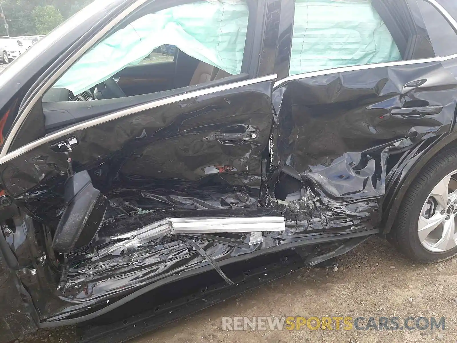 10 Photograph of a damaged car WA1BAAFY2M2079491 AUDI Q5 2021