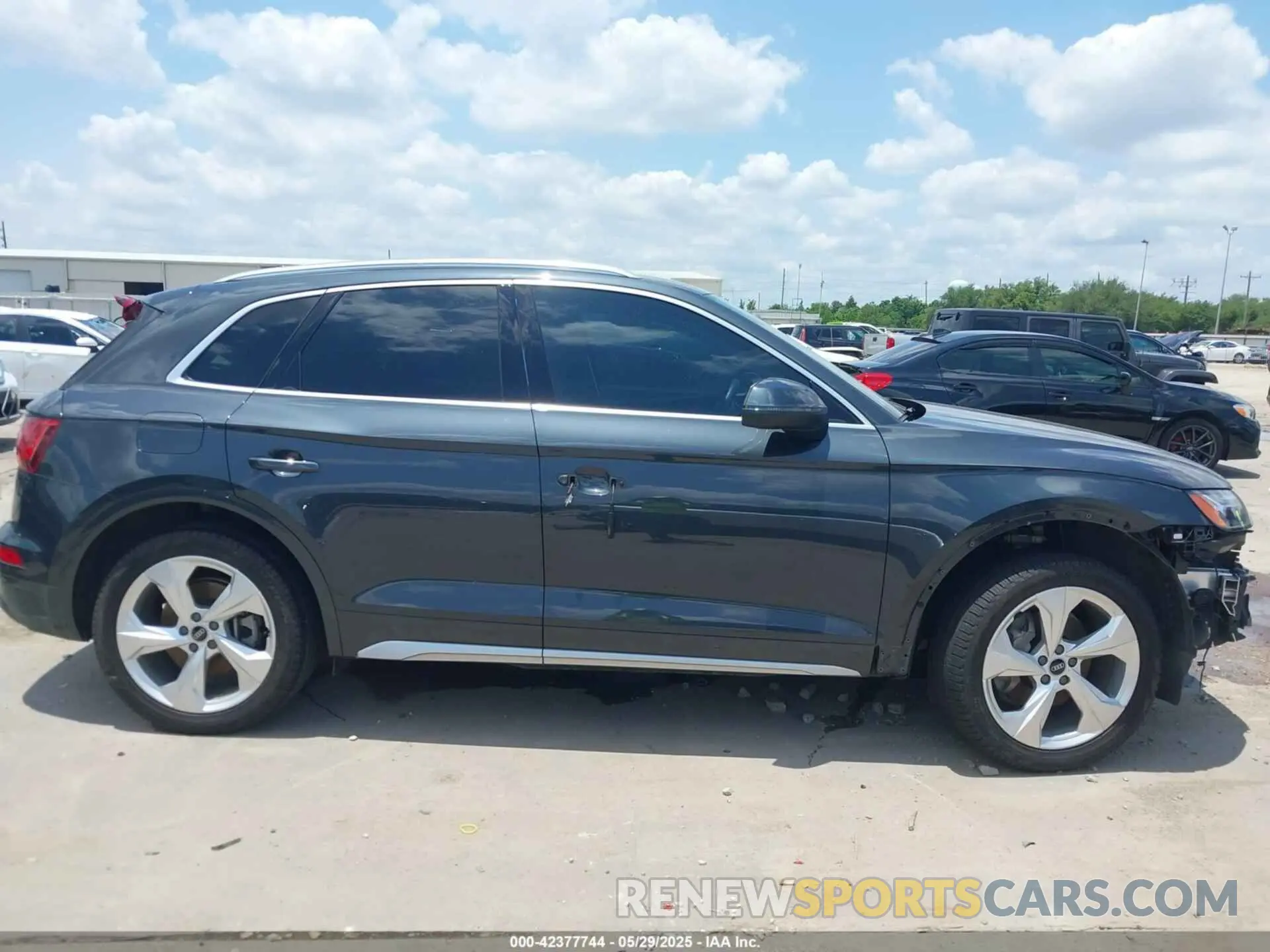 14 Photograph of a damaged car WA1BAAFY2M2092466 AUDI Q5 2021