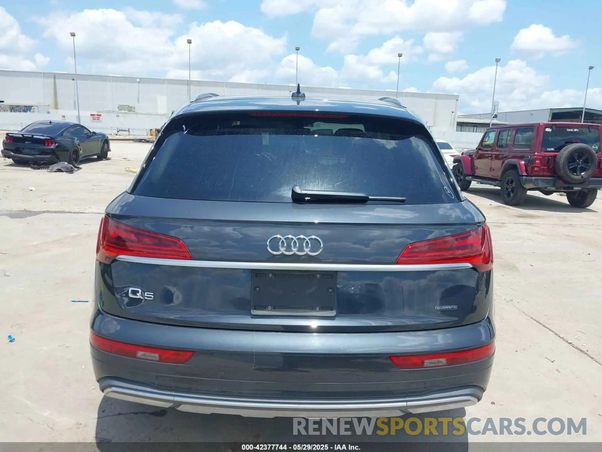 17 Photograph of a damaged car WA1BAAFY2M2092466 AUDI Q5 2021