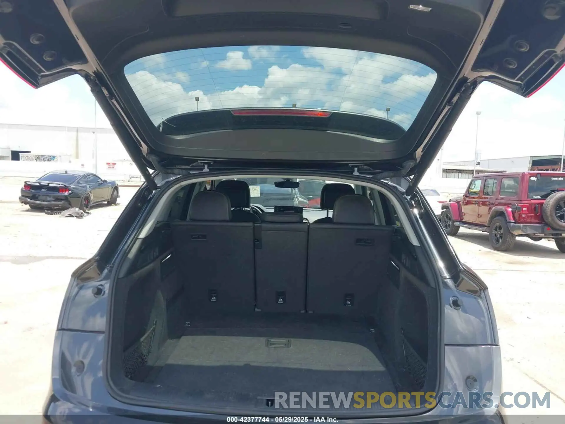 18 Photograph of a damaged car WA1BAAFY2M2092466 AUDI Q5 2021