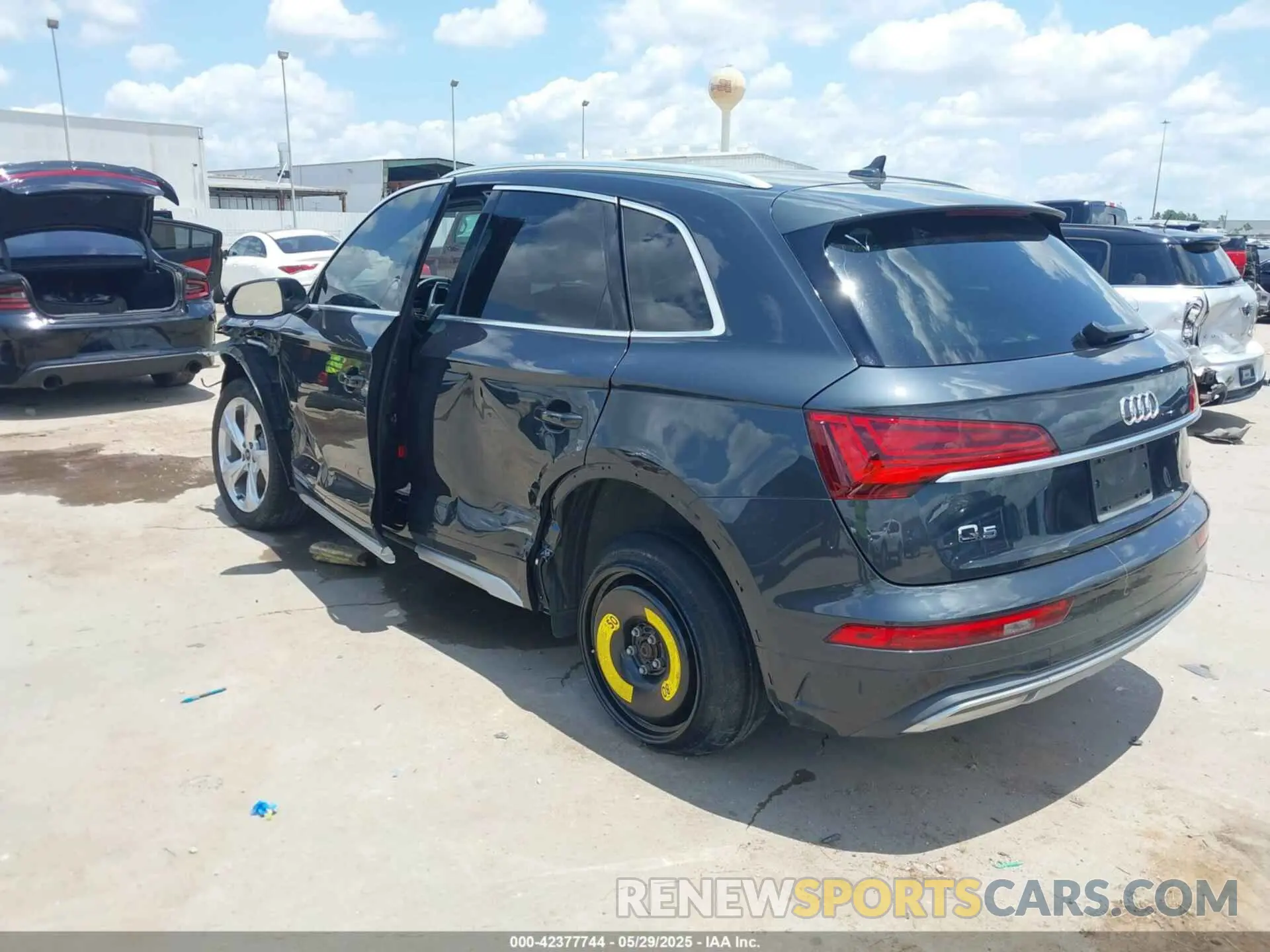 3 Photograph of a damaged car WA1BAAFY2M2092466 AUDI Q5 2021