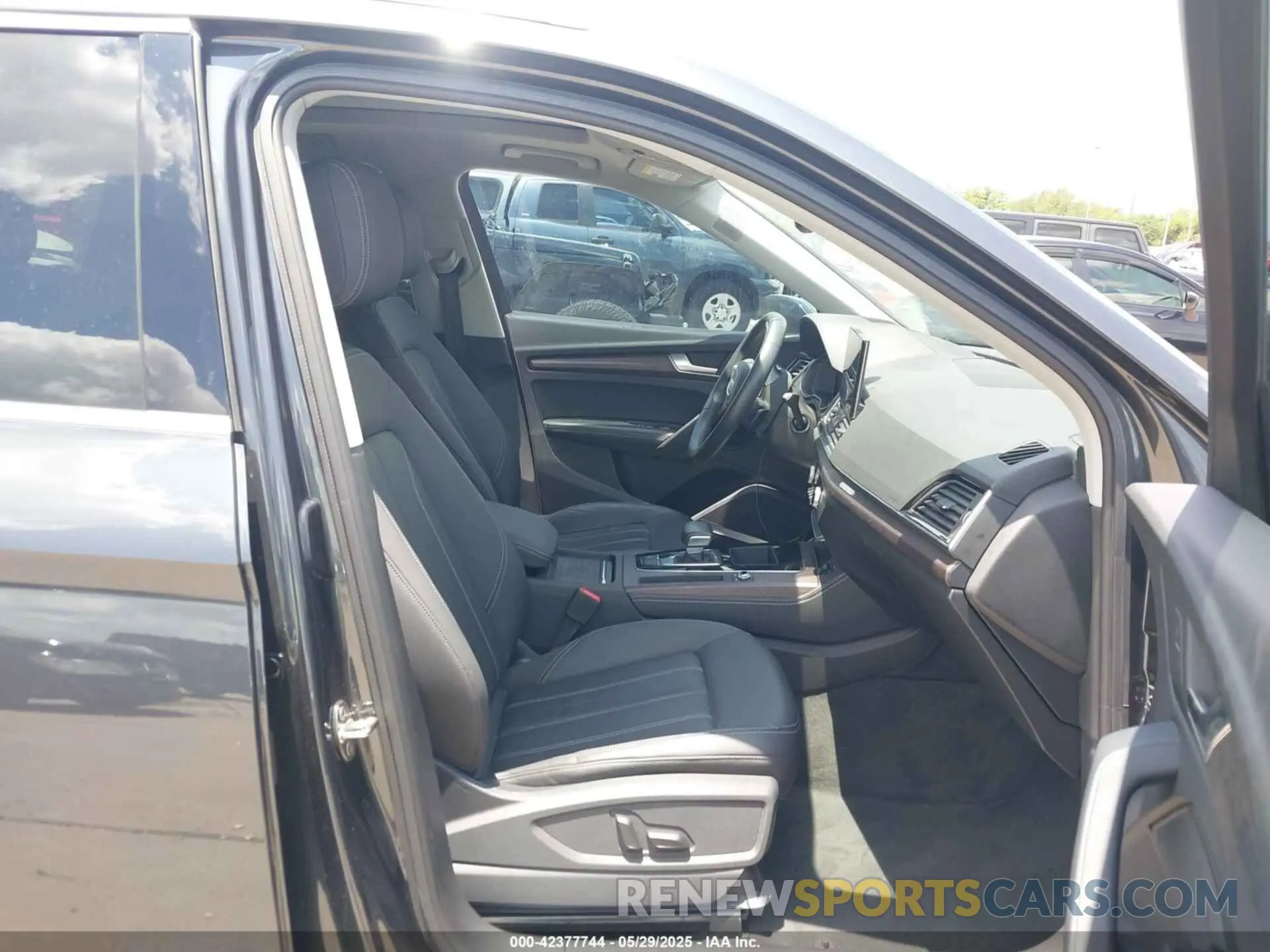 5 Photograph of a damaged car WA1BAAFY2M2092466 AUDI Q5 2021