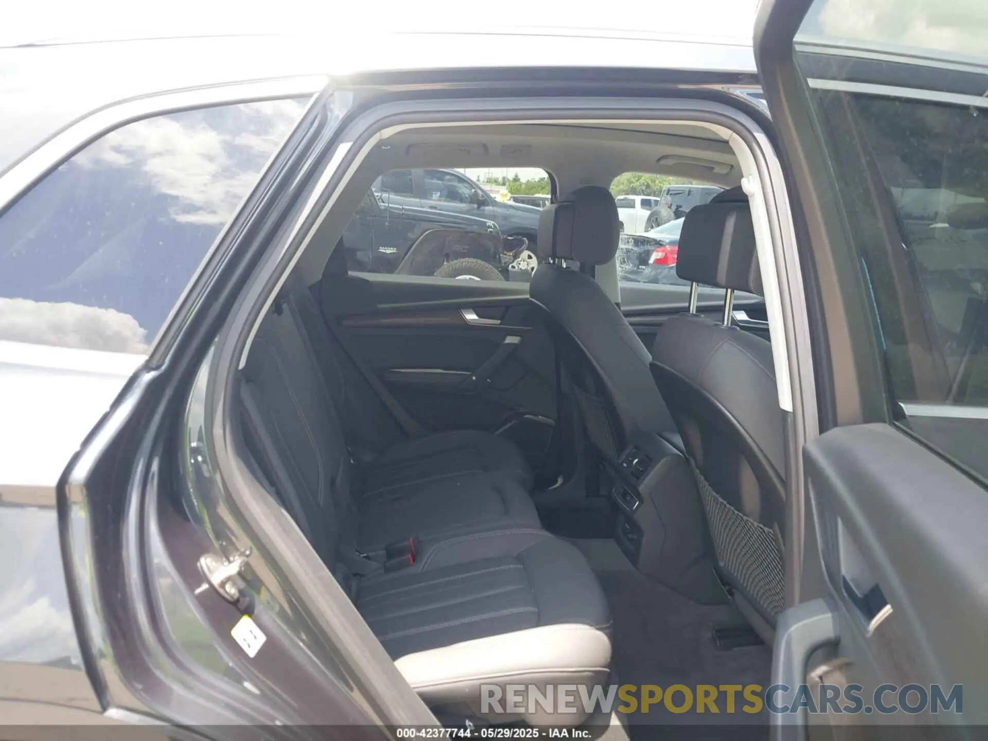 8 Photograph of a damaged car WA1BAAFY2M2092466 AUDI Q5 2021