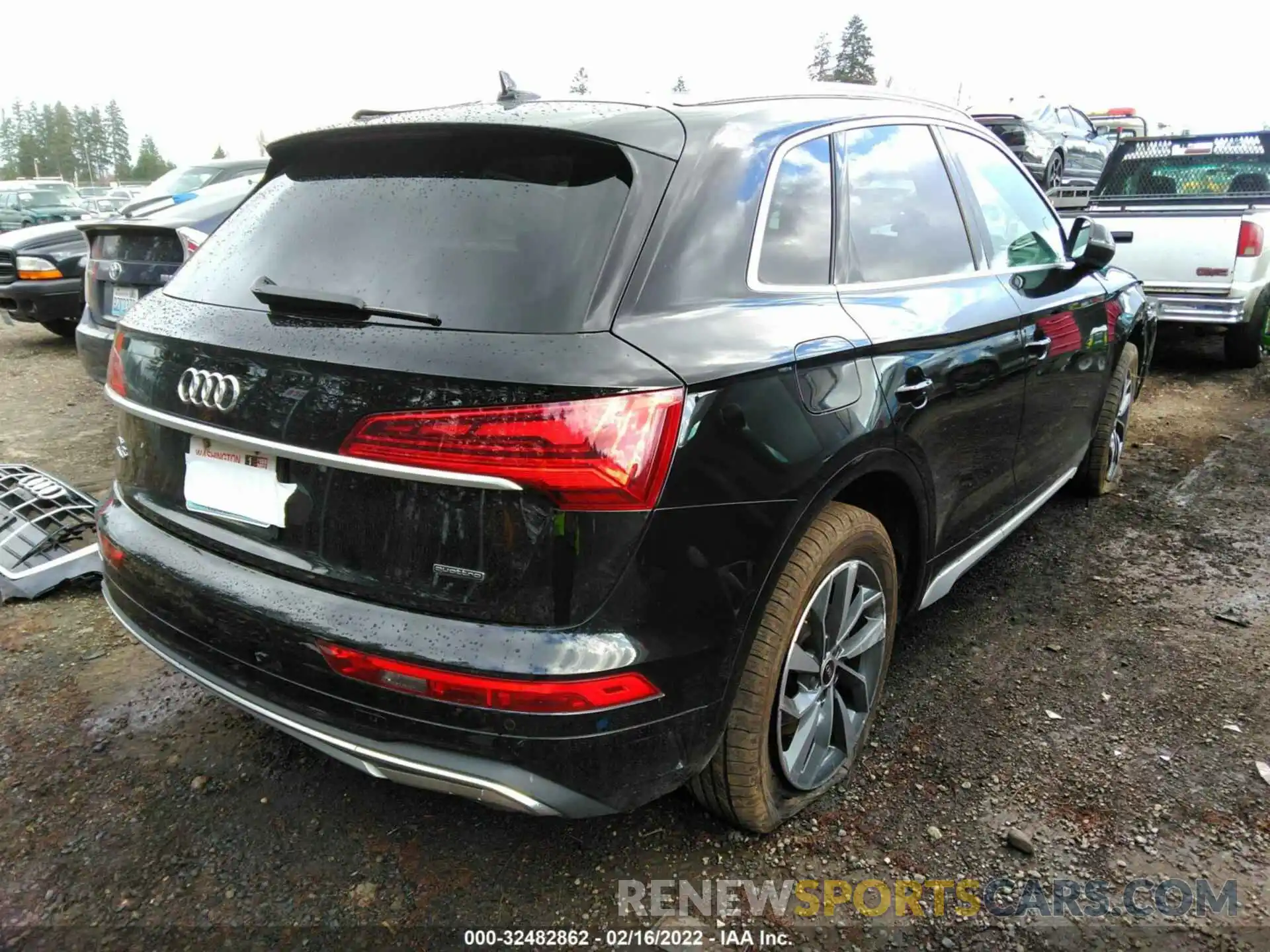 4 Photograph of a damaged car WA1BAAFY3M2015332 AUDI Q5 2021