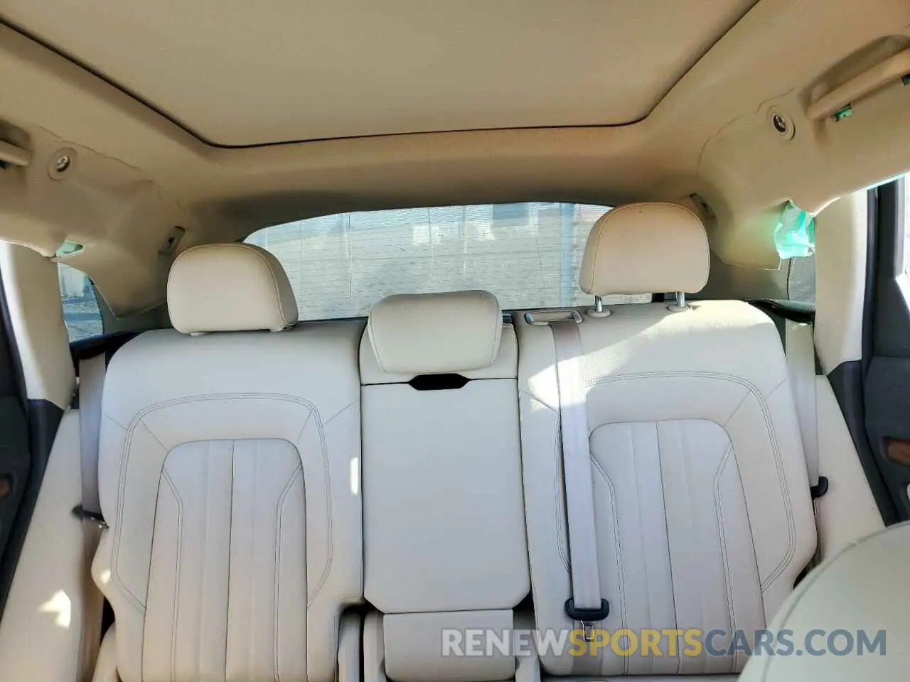 10 Photograph of a damaged car WA1BAAFY4M2050848 AUDI Q5 2021