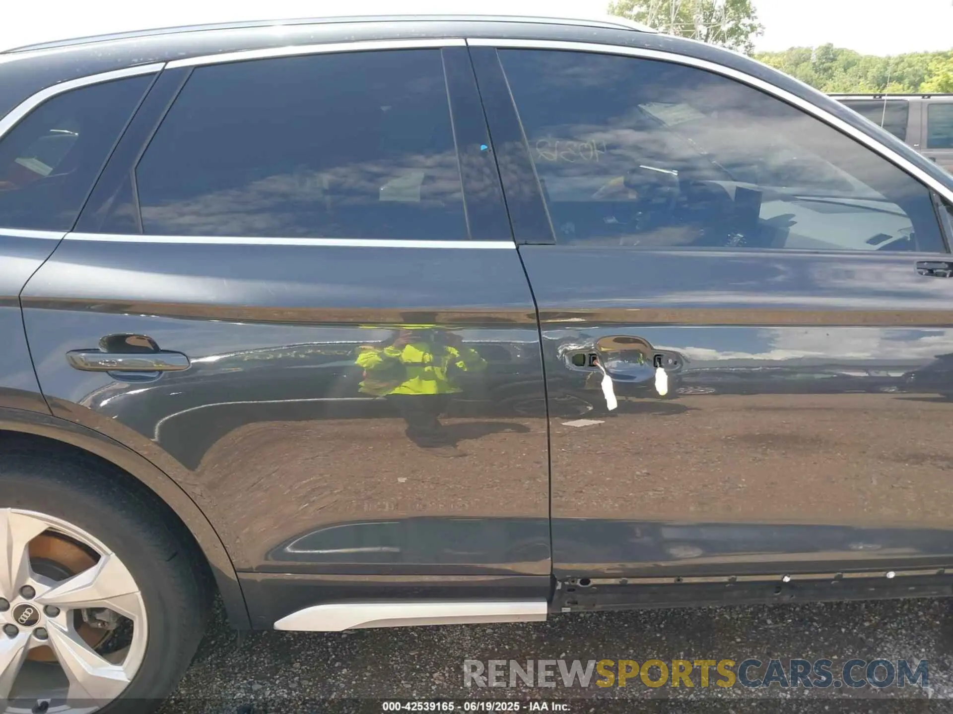 14 Photograph of a damaged car WA1BAAFY4M2062482 AUDI Q5 2021