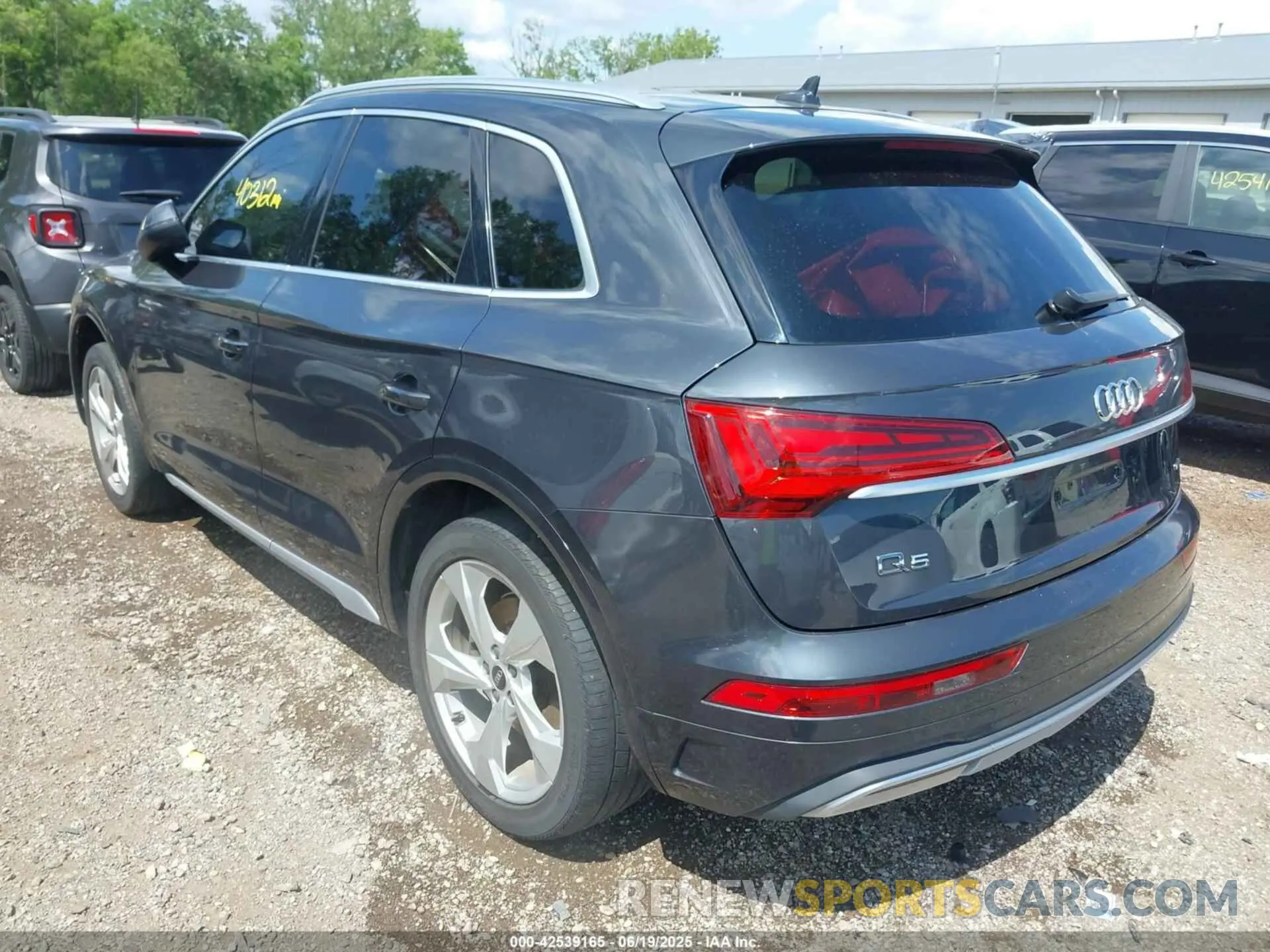 3 Photograph of a damaged car WA1BAAFY4M2062482 AUDI Q5 2021