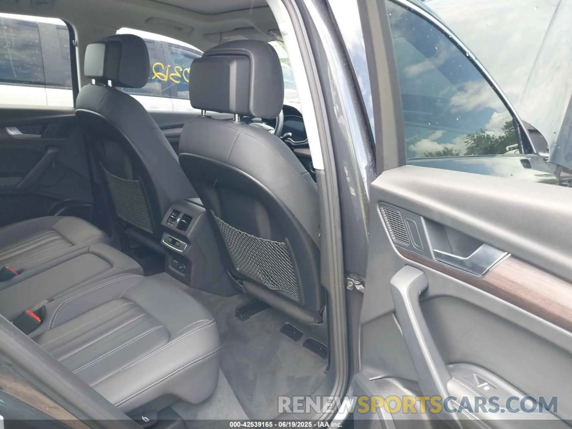 8 Photograph of a damaged car WA1BAAFY4M2062482 AUDI Q5 2021