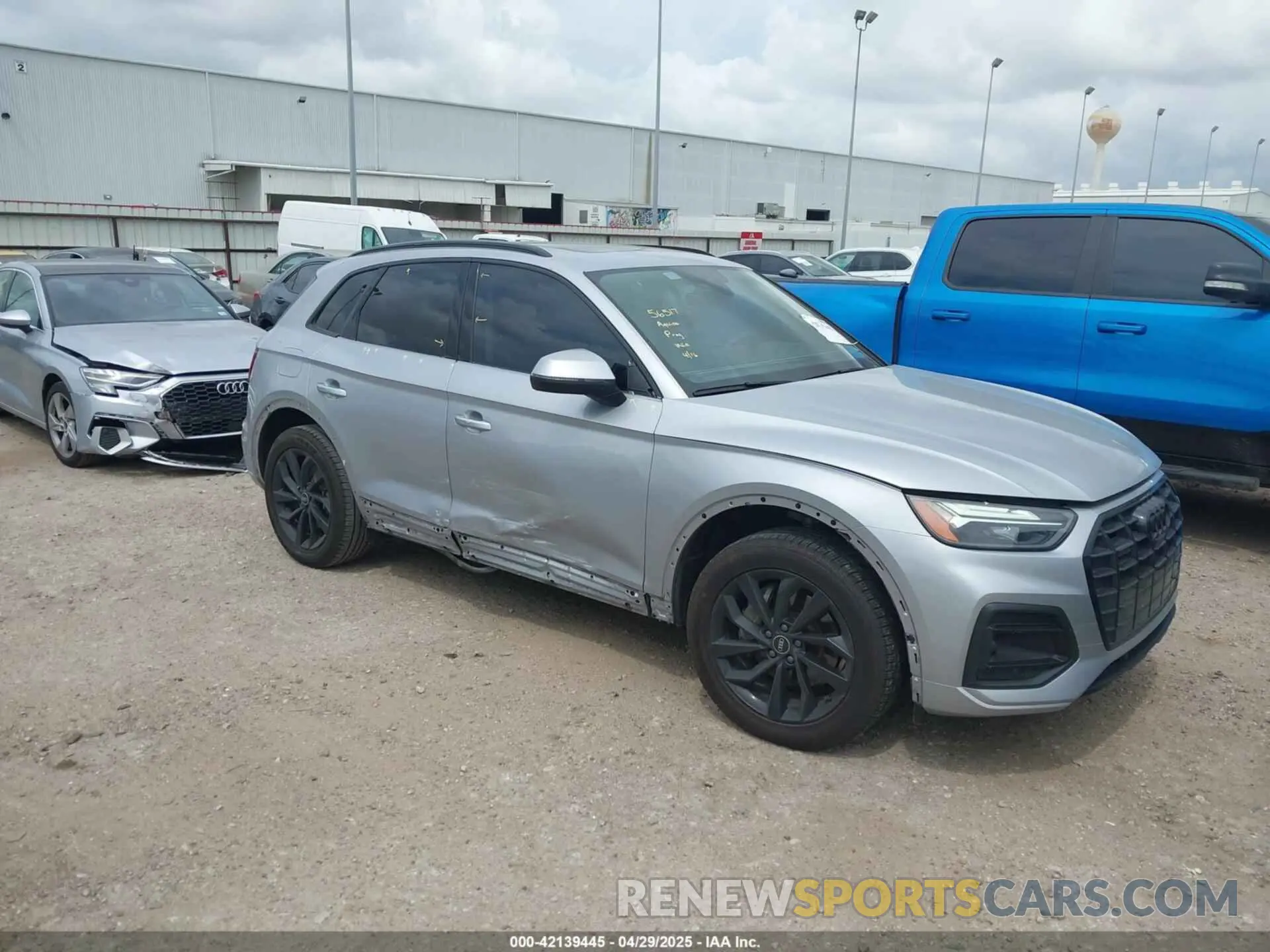 1 Photograph of a damaged car WA1BAAFY4M2065706 AUDI Q5 2021