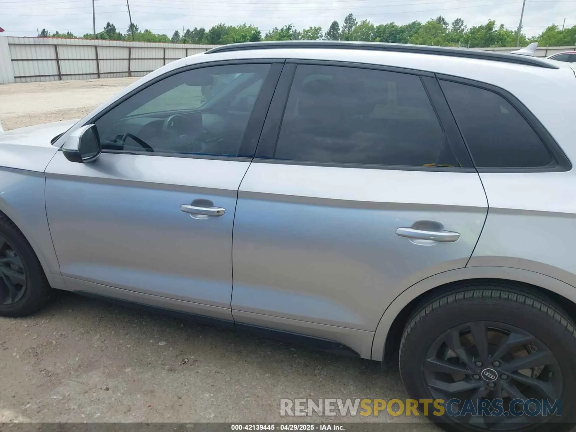 14 Photograph of a damaged car WA1BAAFY4M2065706 AUDI Q5 2021