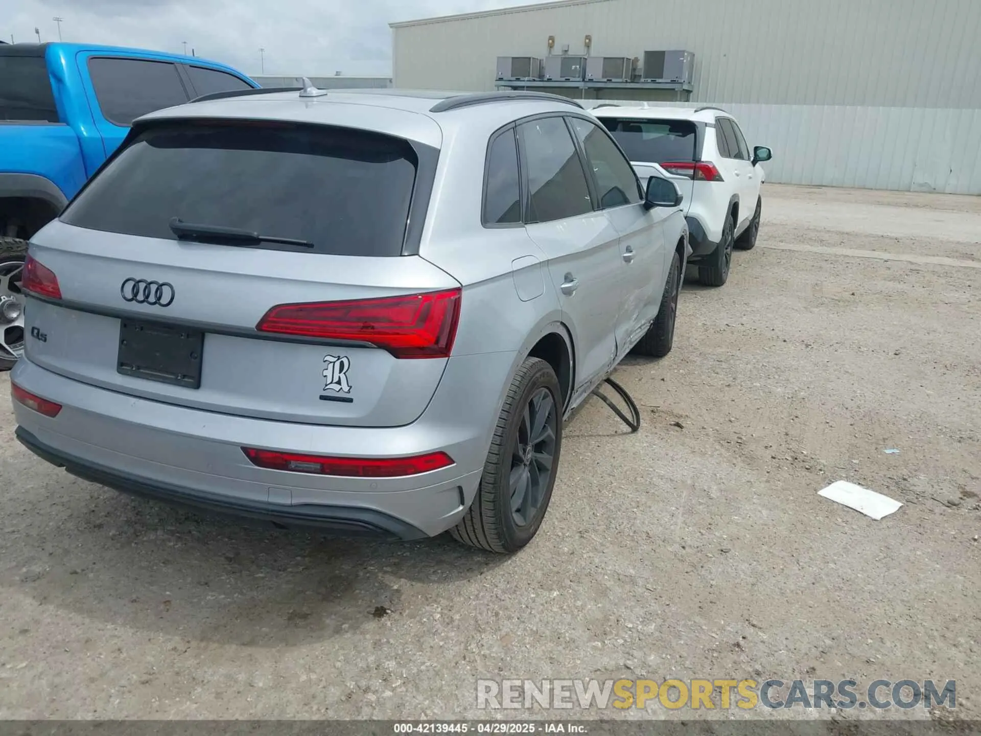 4 Photograph of a damaged car WA1BAAFY4M2065706 AUDI Q5 2021