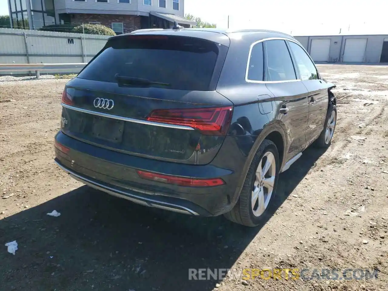 4 Photograph of a damaged car WA1BAAFY4M2112510 AUDI Q5 2021