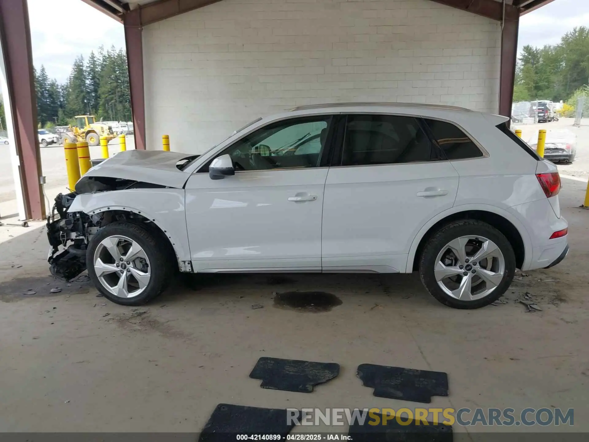 15 Photograph of a damaged car WA1BAAFY5M2004171 AUDI Q5 2021