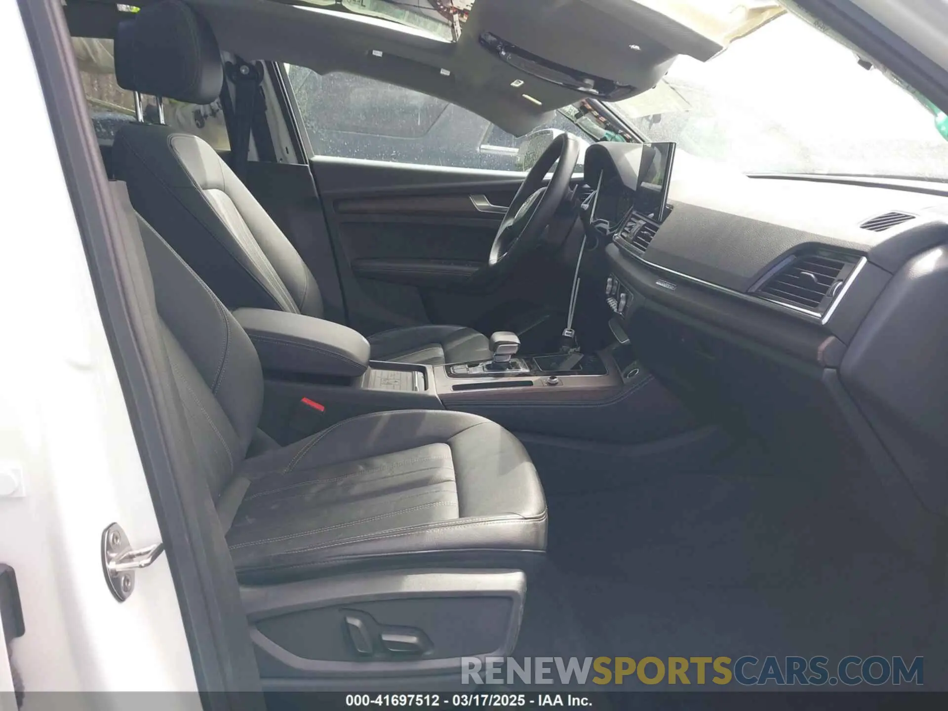 5 Photograph of a damaged car WA1BAAFY5M2010794 AUDI Q5 2021