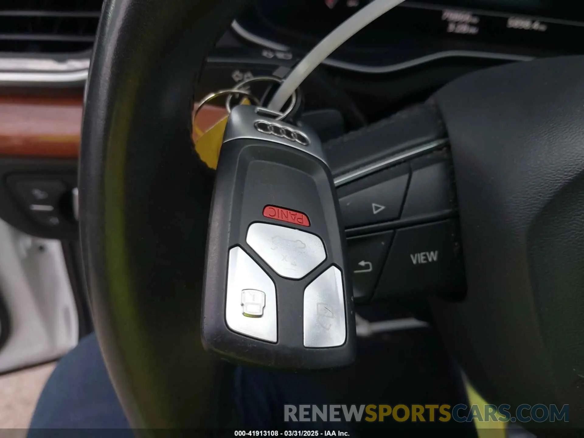 11 Photograph of a damaged car WA1BAAFY5M2018717 AUDI Q5 2021