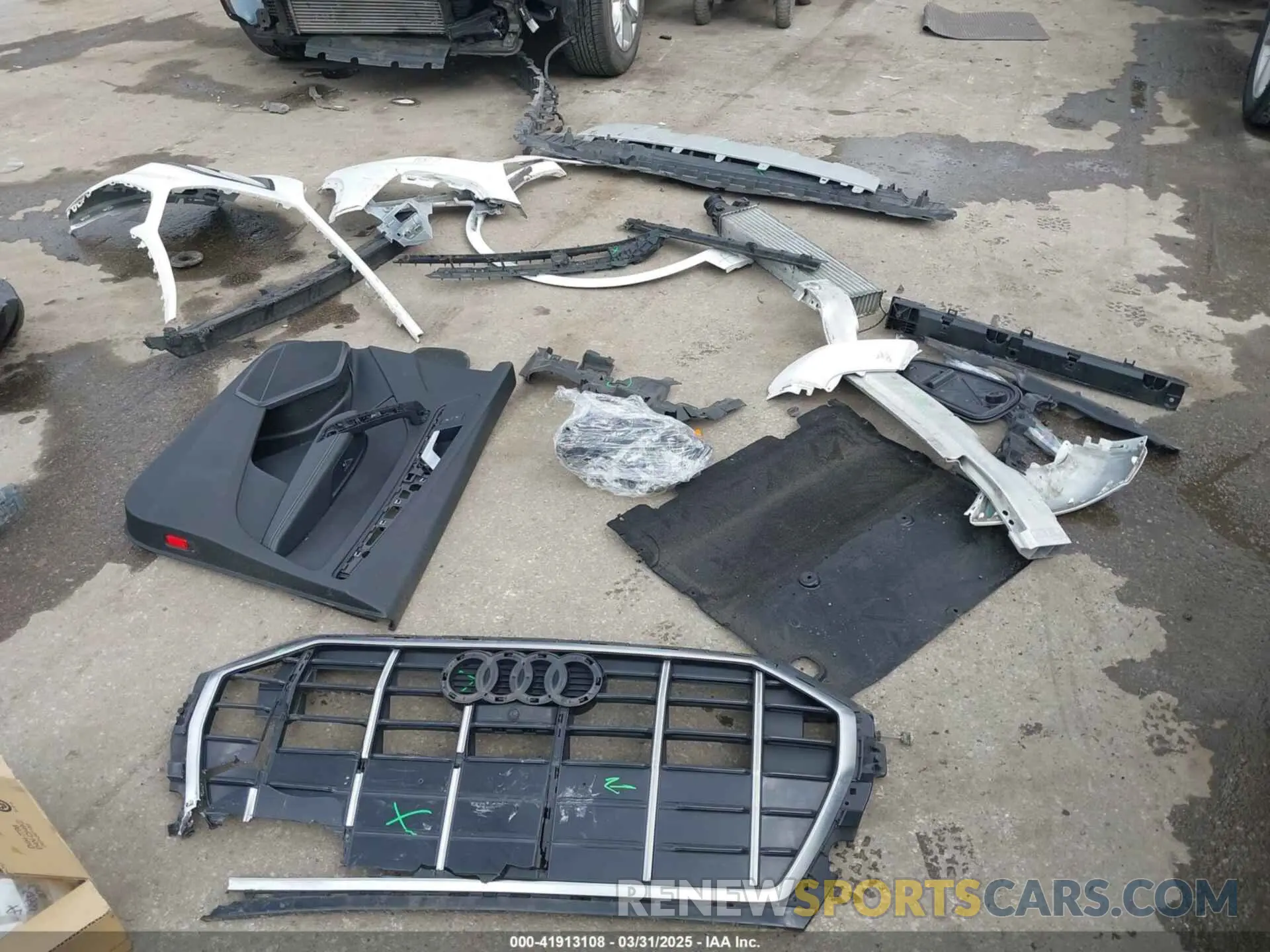 12 Photograph of a damaged car WA1BAAFY5M2018717 AUDI Q5 2021