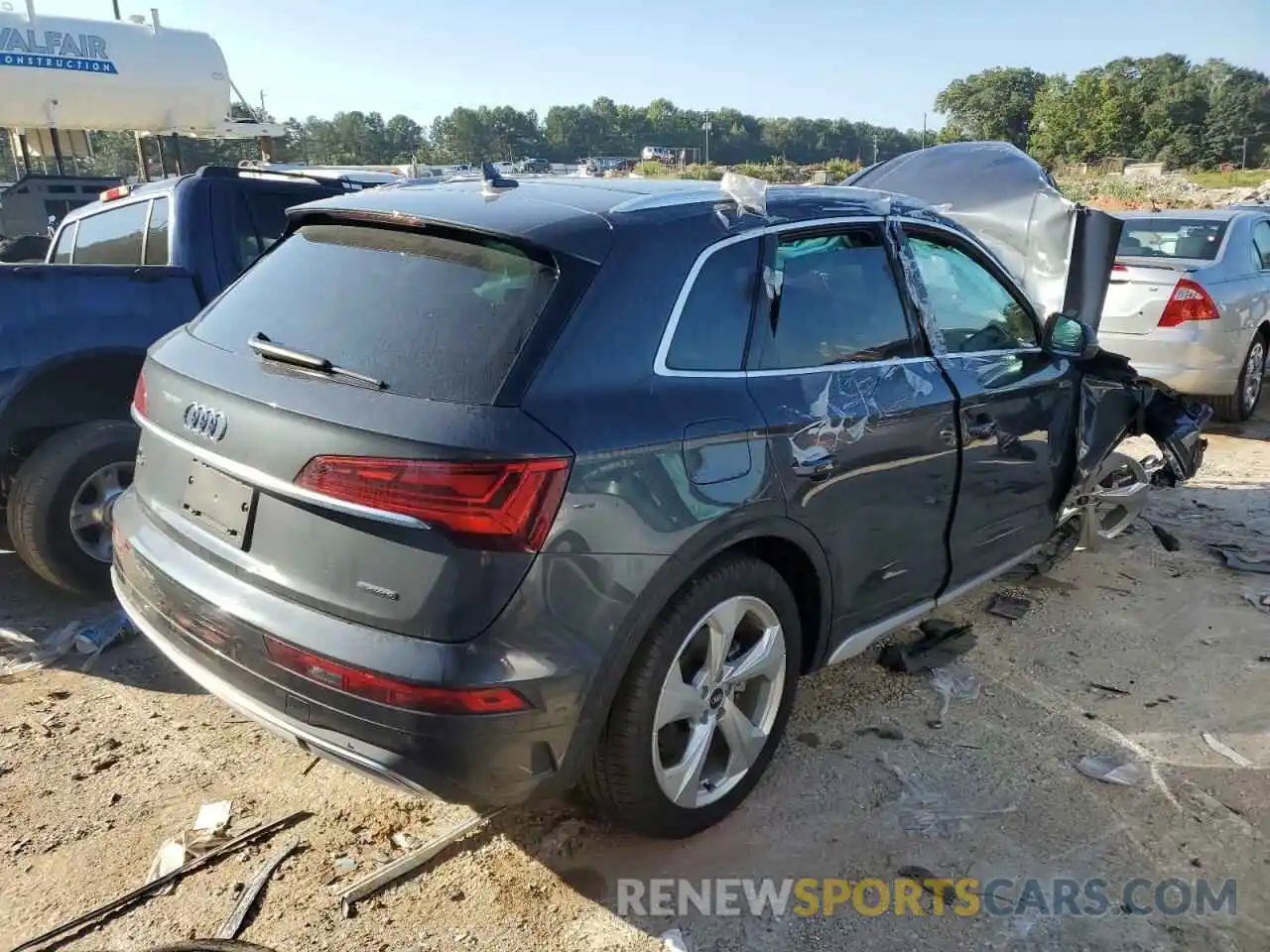 4 Photograph of a damaged car WA1BAAFY5M2046369 AUDI Q5 2021