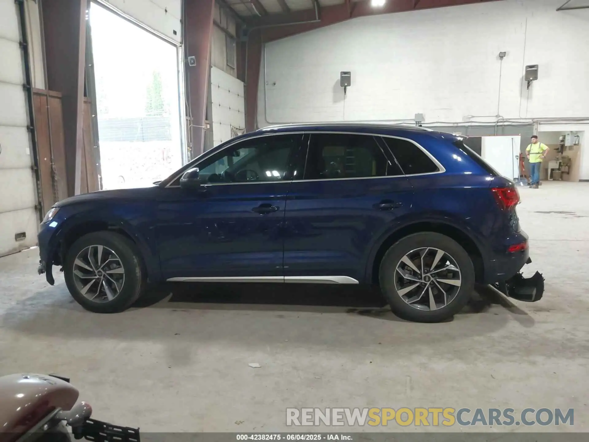 15 Photograph of a damaged car WA1BAAFY5M2060286 AUDI Q5 2021