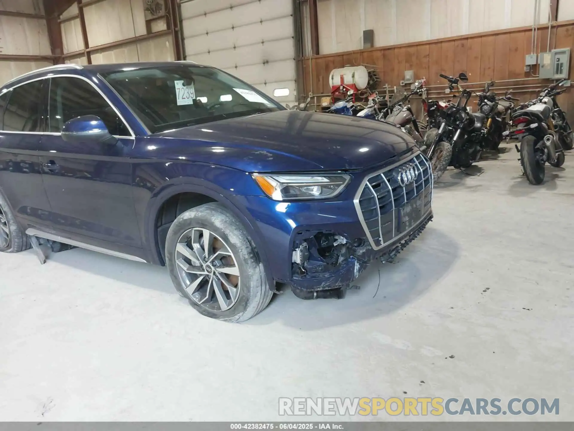 19 Photograph of a damaged car WA1BAAFY5M2060286 AUDI Q5 2021