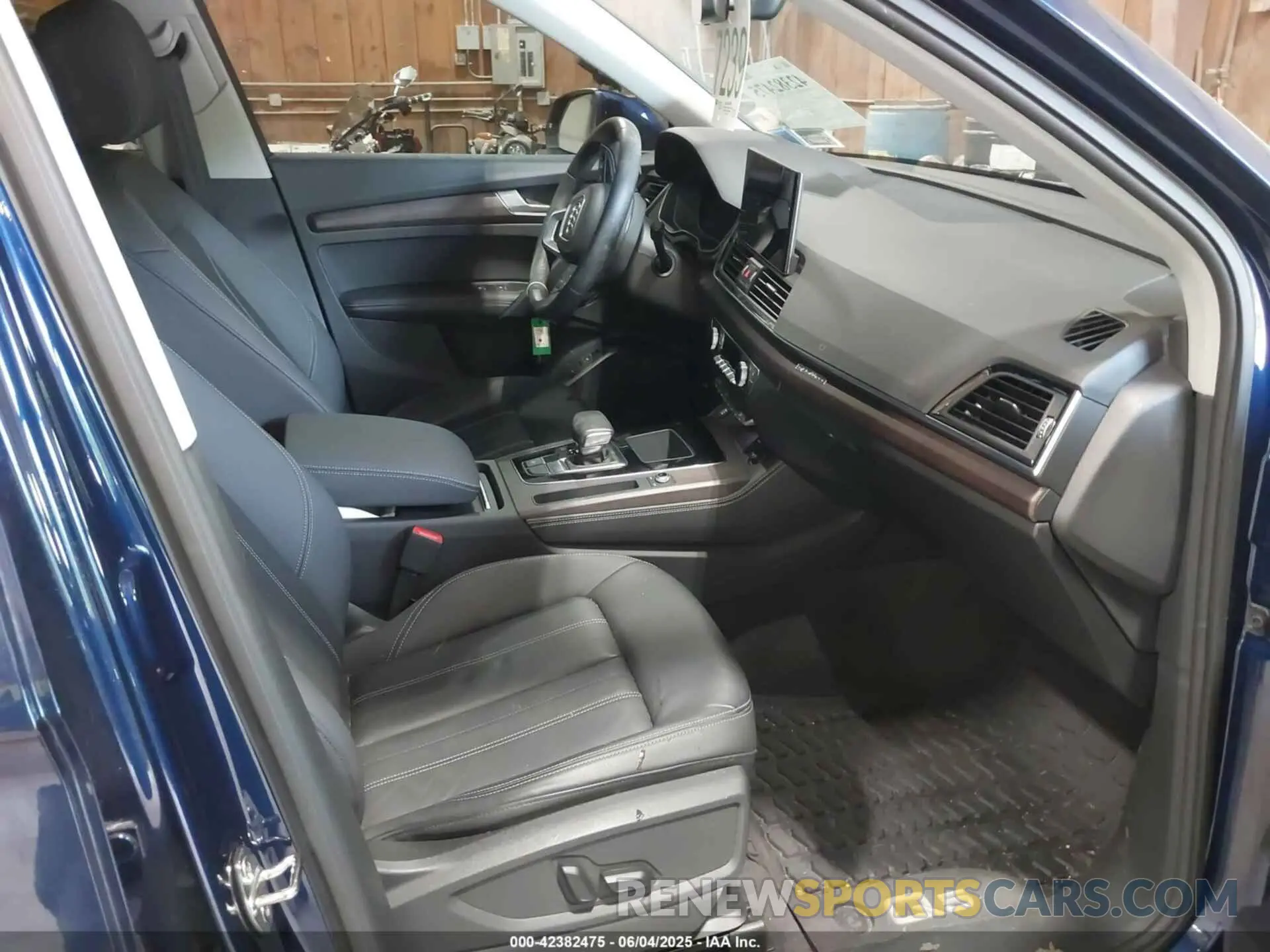 5 Photograph of a damaged car WA1BAAFY5M2060286 AUDI Q5 2021