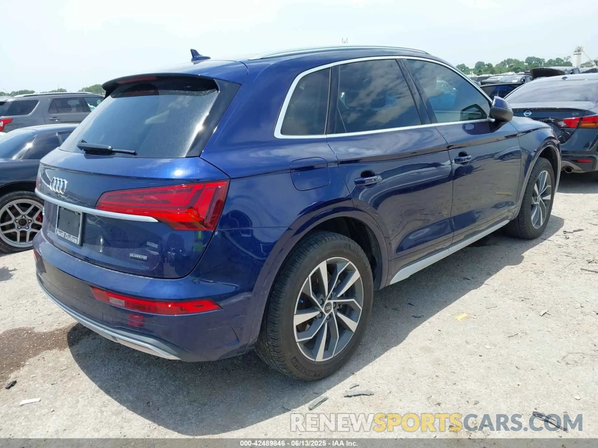 4 Photograph of a damaged car WA1BAAFY5M2060899 AUDI Q5 2021