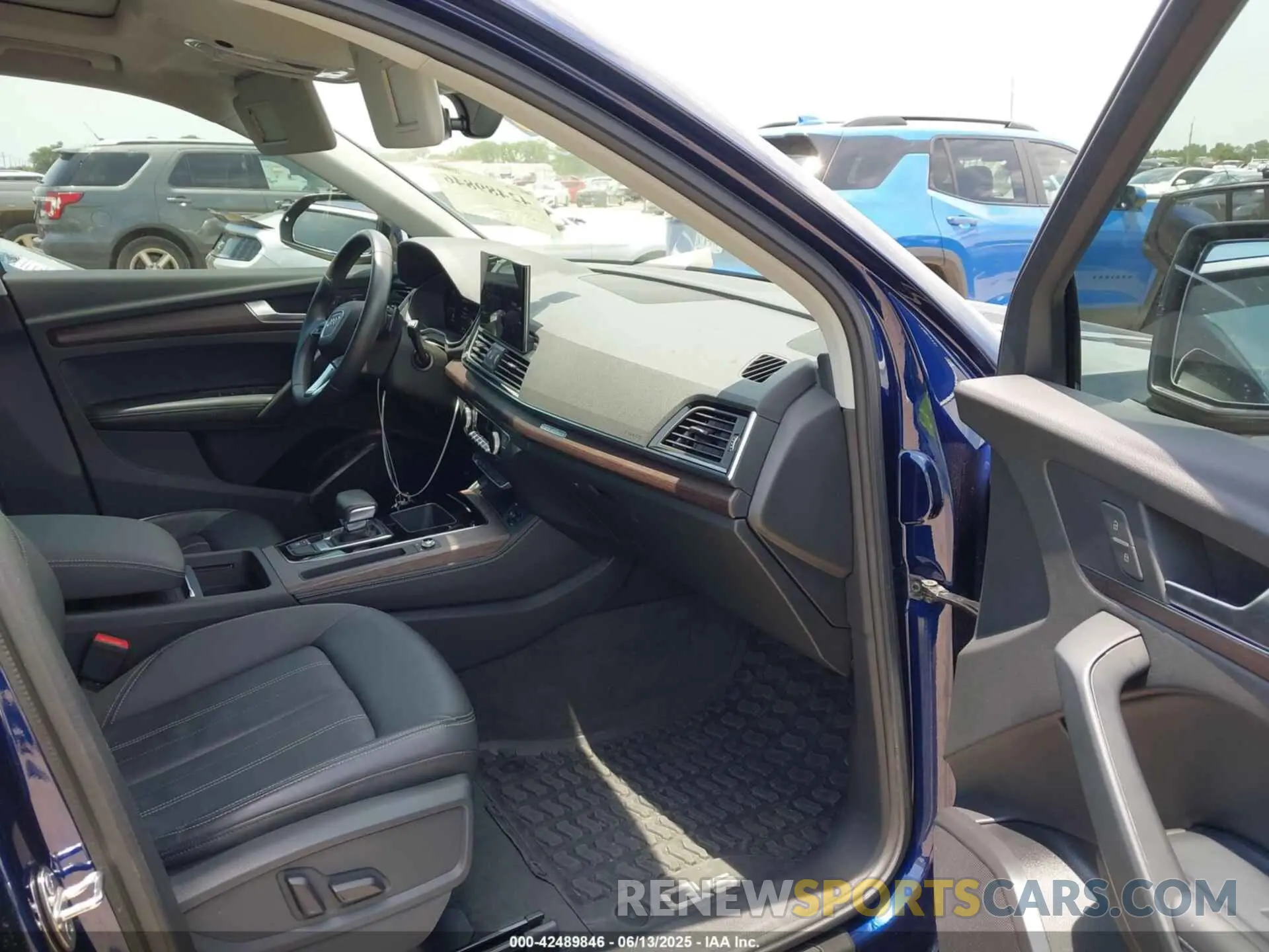 5 Photograph of a damaged car WA1BAAFY5M2060899 AUDI Q5 2021