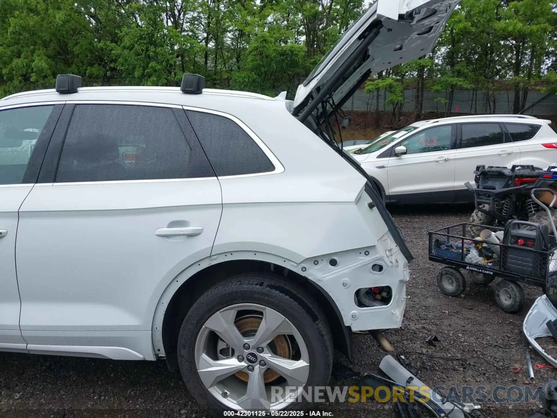 22 Photograph of a damaged car WA1BAAFY5M2063446 AUDI Q5 2021