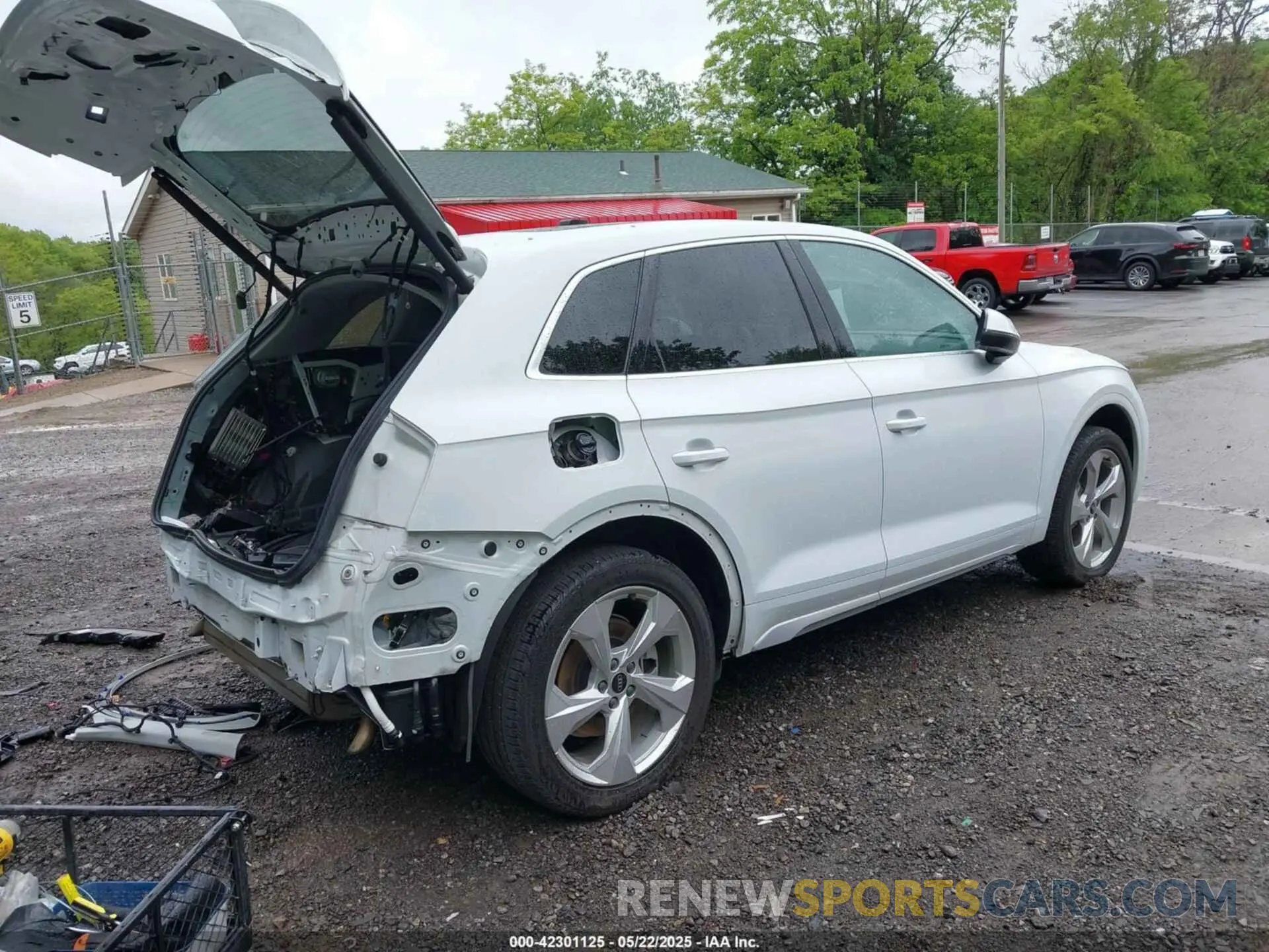 4 Photograph of a damaged car WA1BAAFY5M2063446 AUDI Q5 2021