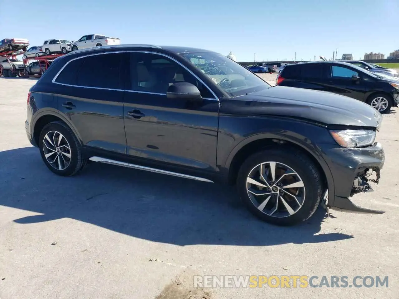 4 Photograph of a damaged car WA1BAAFY5M2073961 AUDI Q5 2021