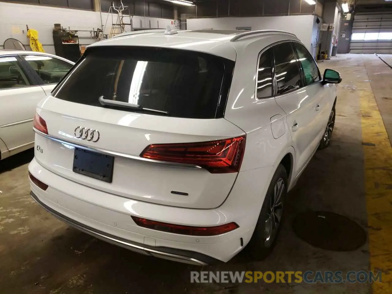 4 Photograph of a damaged car WA1BAAFY6M2035199 AUDI Q5 2021