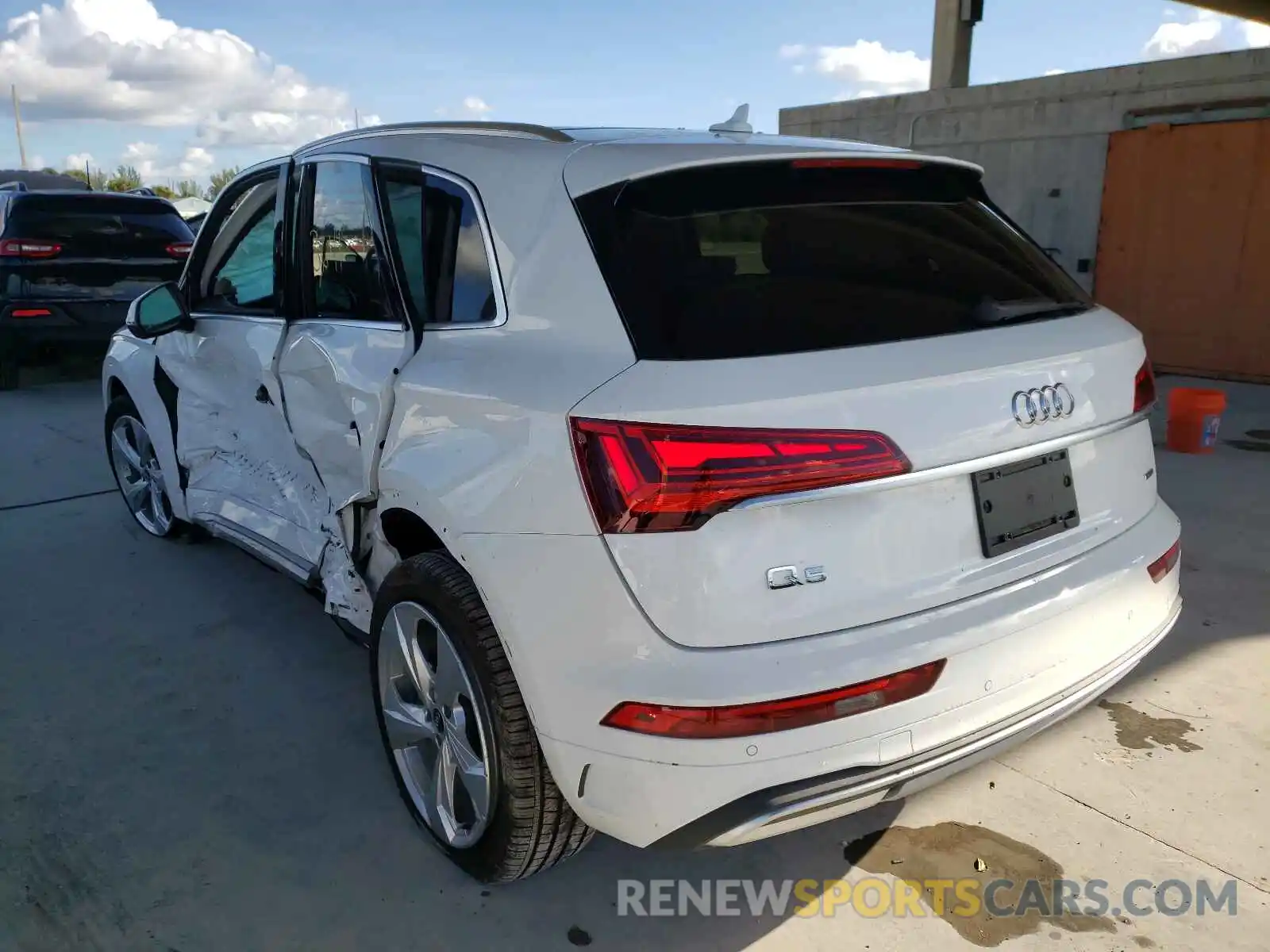 3 Photograph of a damaged car WA1BAAFY6M2070745 AUDI Q5 2021