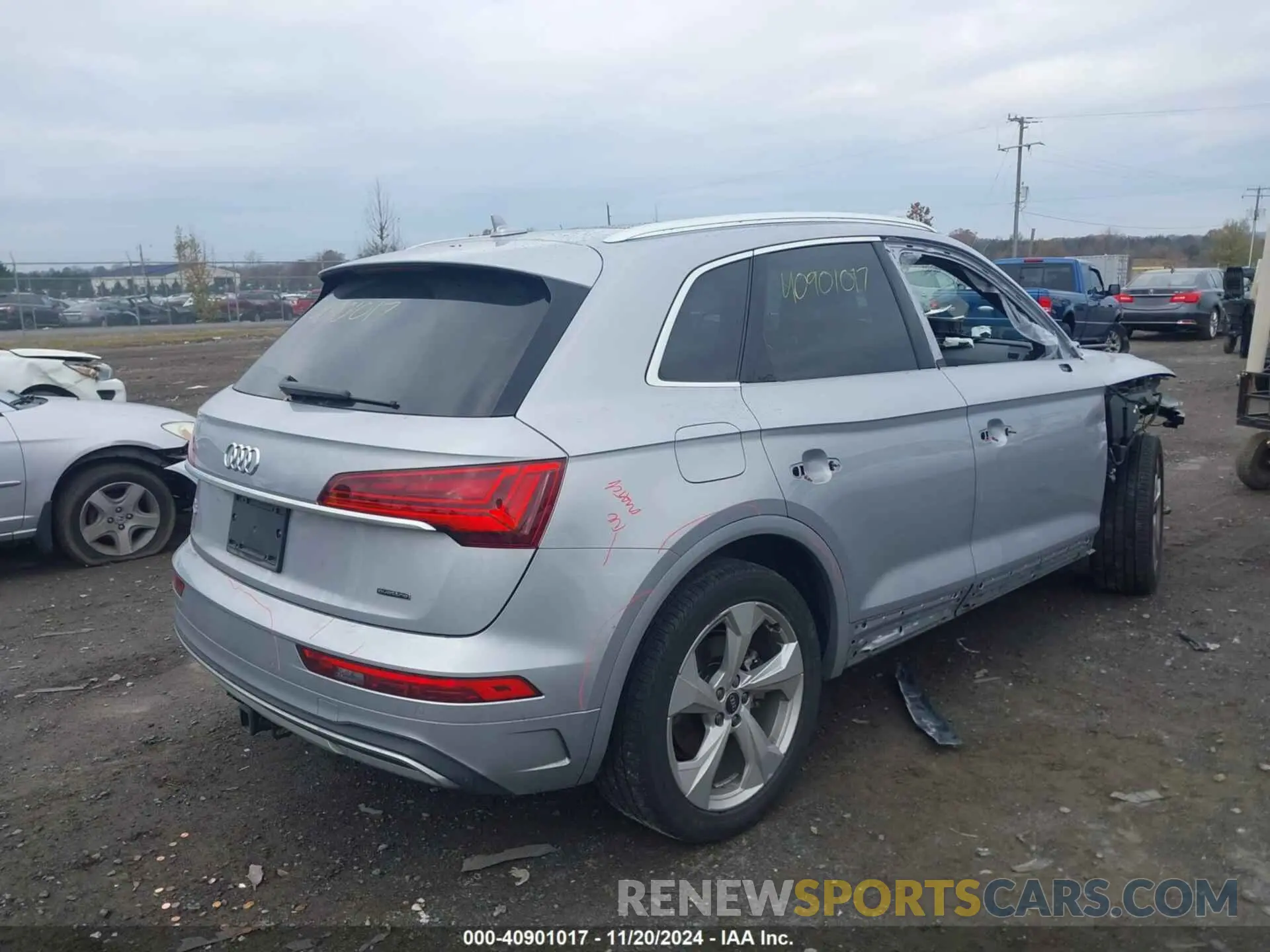 4 Photograph of a damaged car WA1BAAFY6M2113092 AUDI Q5 2021