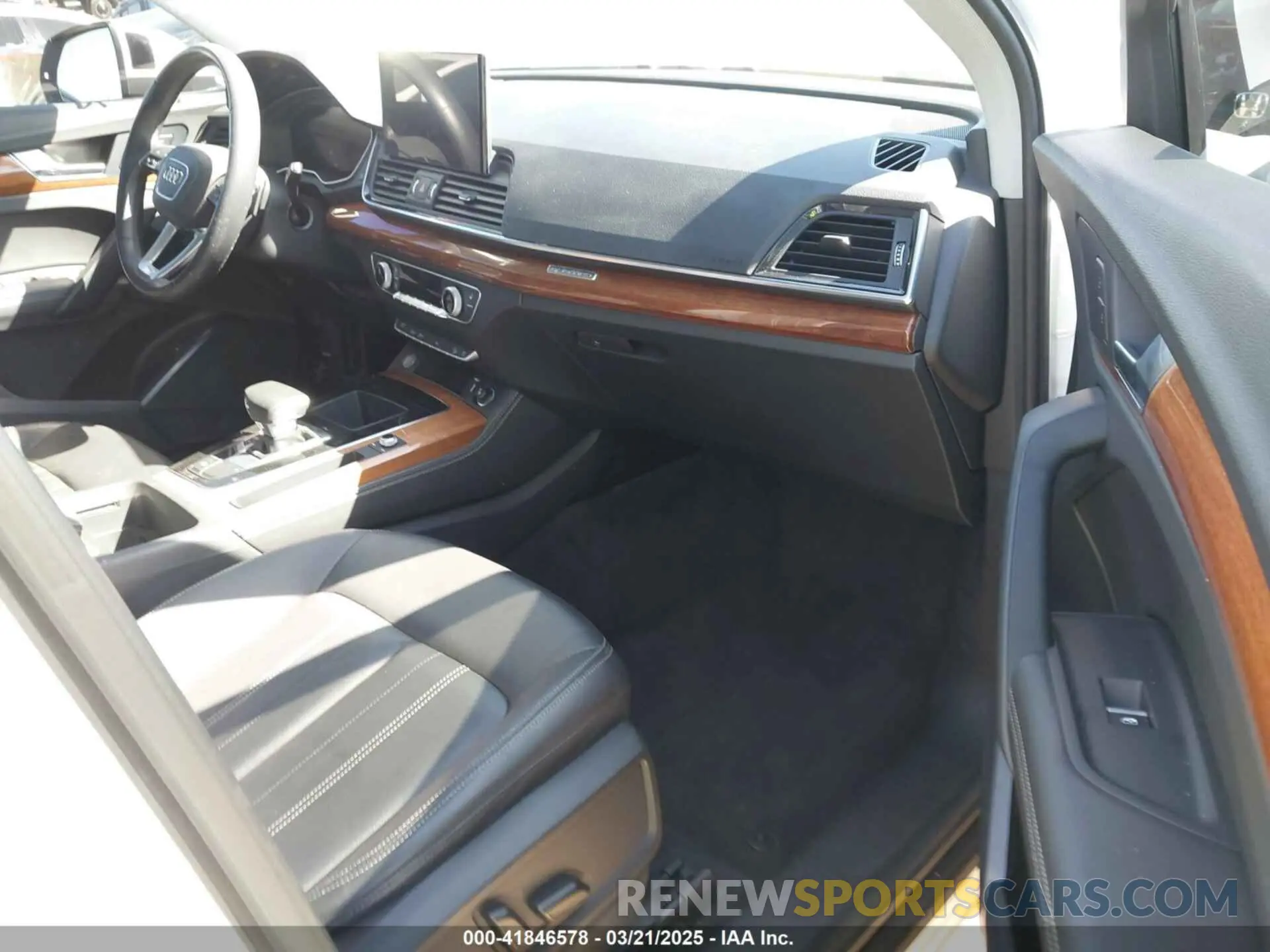 5 Photograph of a damaged car WA1BAAFY6M2113867 AUDI Q5 2021