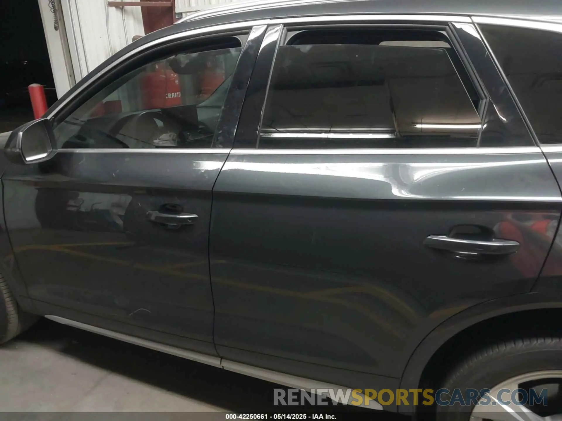 14 Photograph of a damaged car WA1BAAFY6M2130300 AUDI Q5 2021