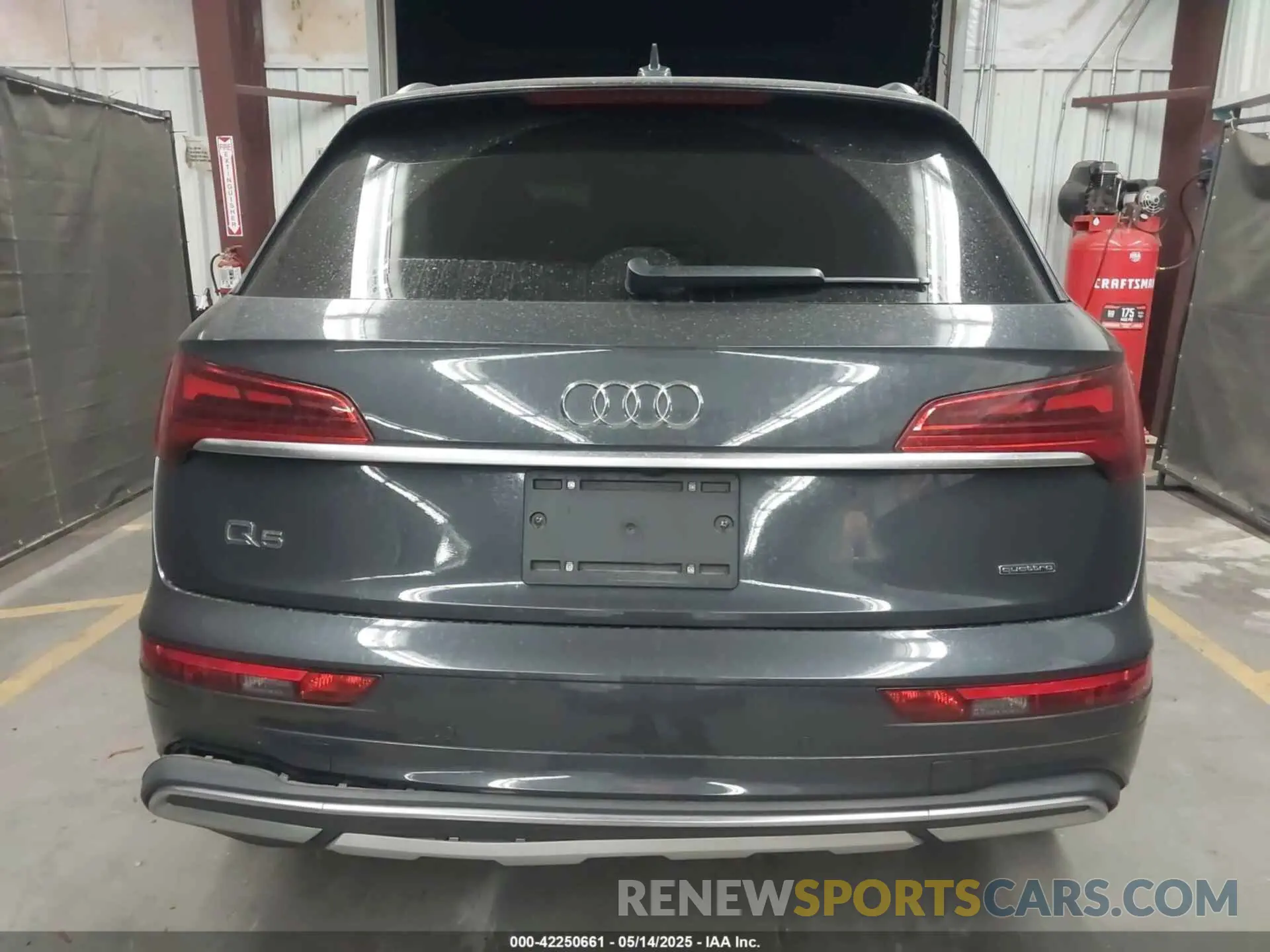 16 Photograph of a damaged car WA1BAAFY6M2130300 AUDI Q5 2021