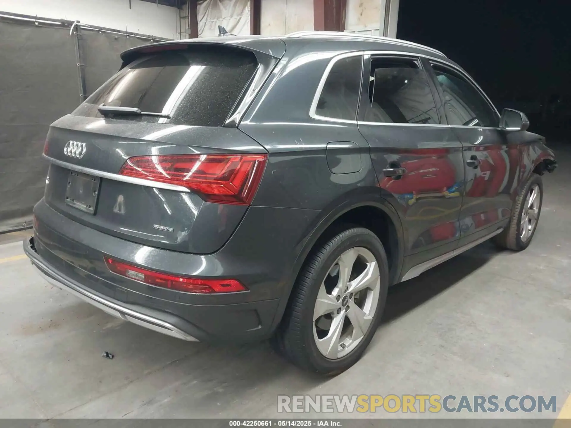 4 Photograph of a damaged car WA1BAAFY6M2130300 AUDI Q5 2021